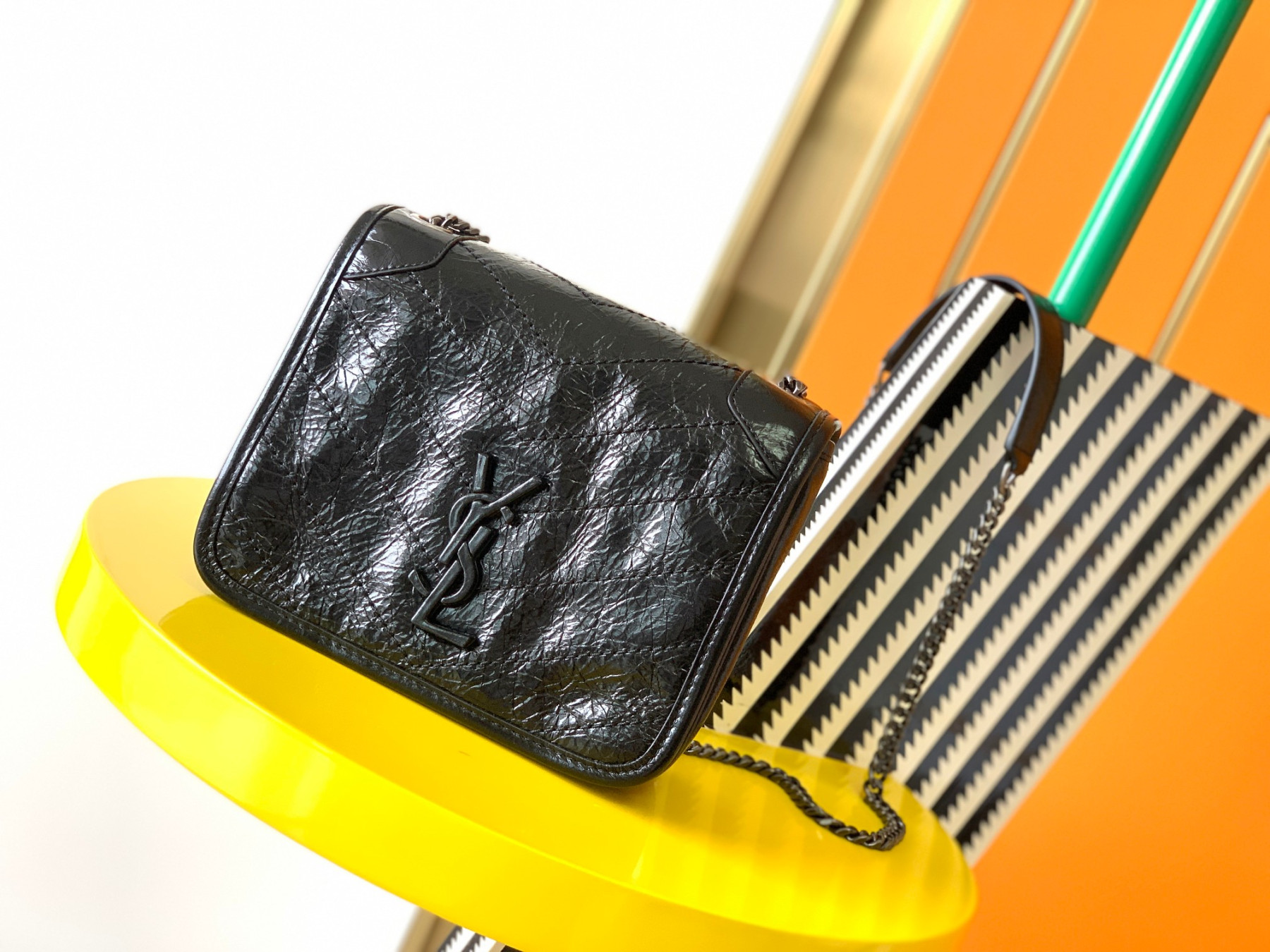 Y51 NIKI CHAIN WALLET IN SHINY LEATHER BLACK 19 x 15 x 6 CM