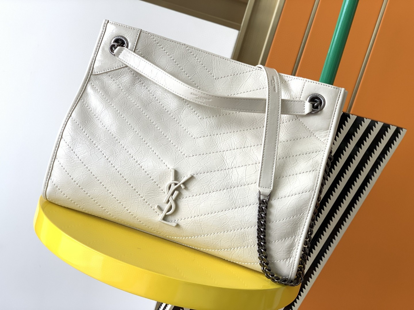 Y51 NIKI SHOPPING IN VINTAGE LEATHER WHITE 12.9 X 10.6 X 4.5 INCHES