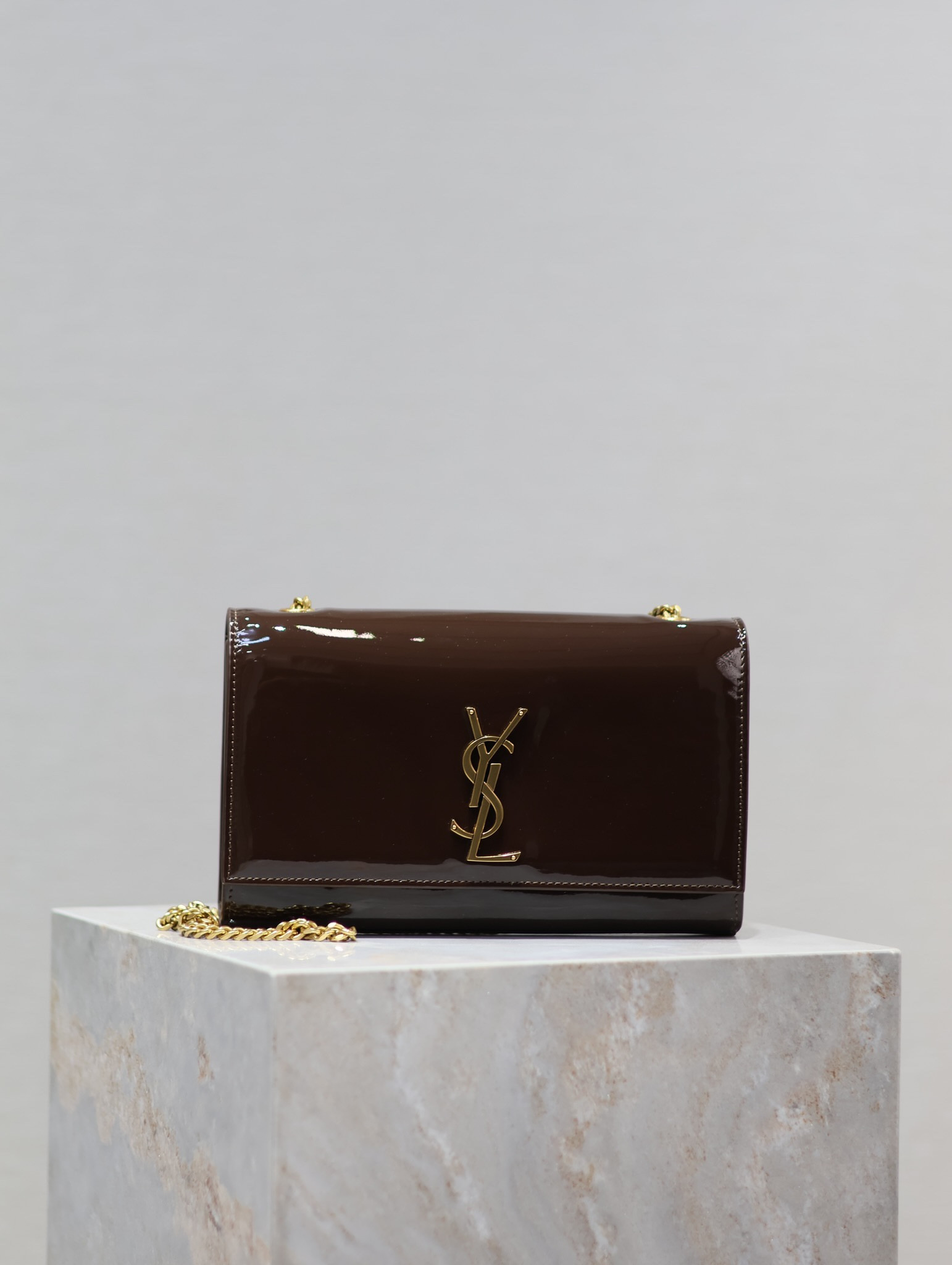 Y51 KATE MEDIUM IN SHINY LEATHER BROWN 9.4 X 5.7 X 2.1 INCHES