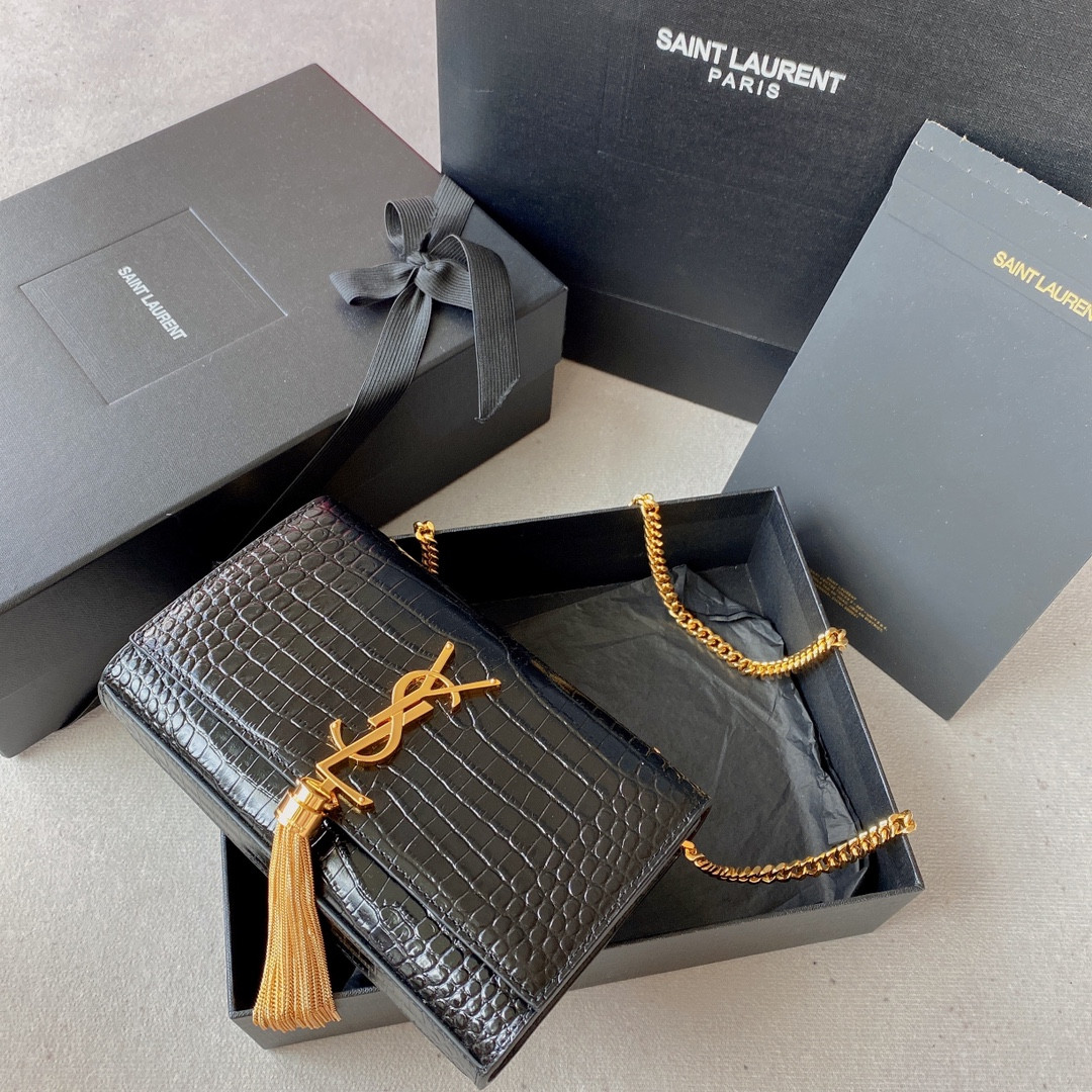 Y51 KATE SMALL IN GRAIN DE POUDRE EMBOSSED LEATHER BLACK 7.8 X 4.9 X 1.9 INCHES