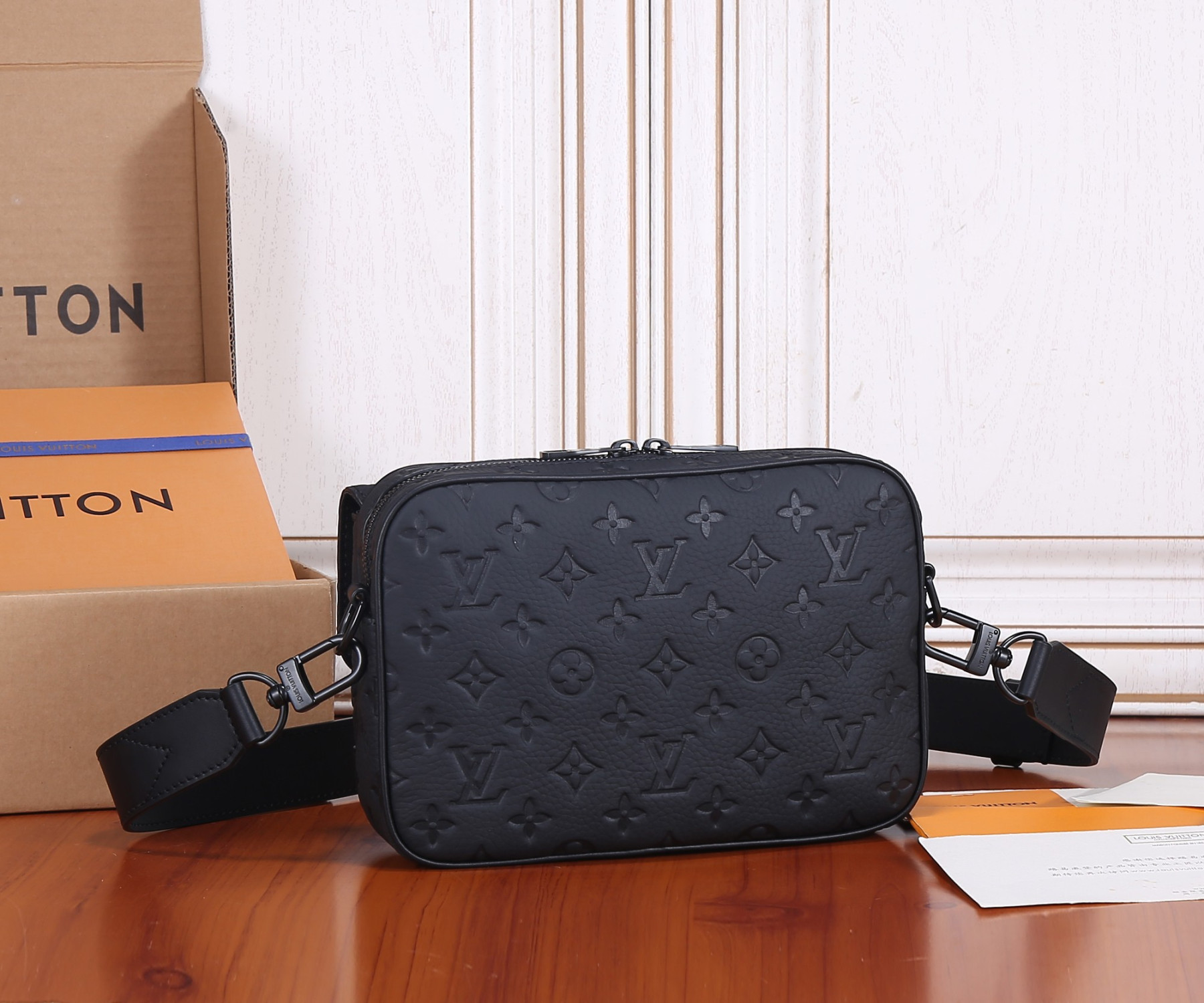 LV M23742 Steamer Messenger 24 x 17 x 5 CM