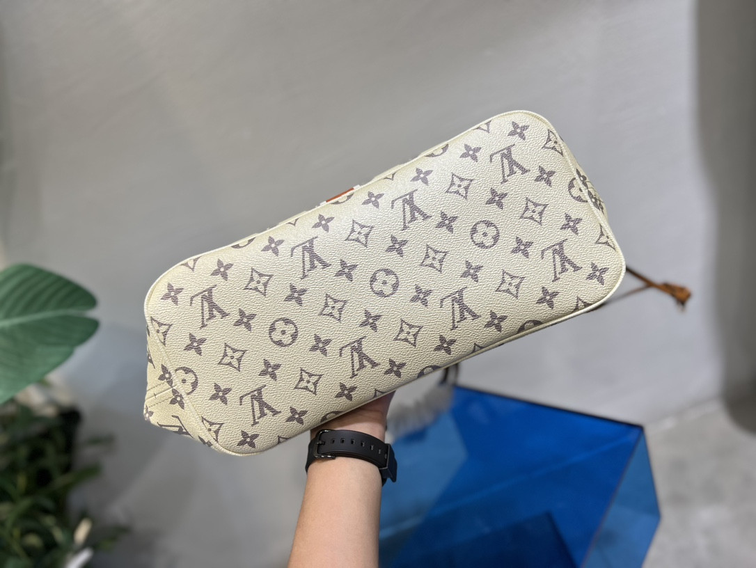 LV M40955 Neverfull MM 12.6 x 11.4 x 6.7 inches Without Box