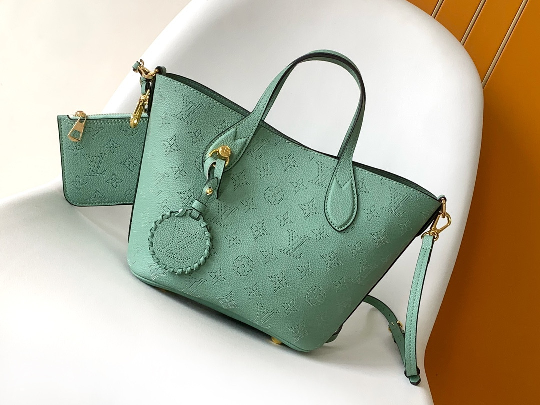 LV  Blossom M24930 20.0 x 20.0 x 12.5 CM