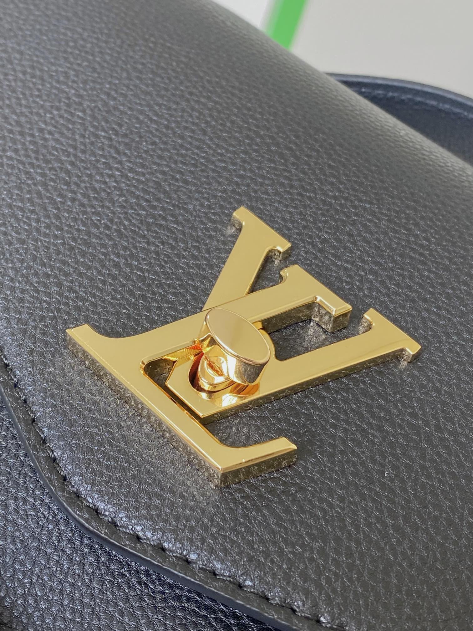 lv m22735 oxF0rd 8.7 x 6.3 x 3.7 inches