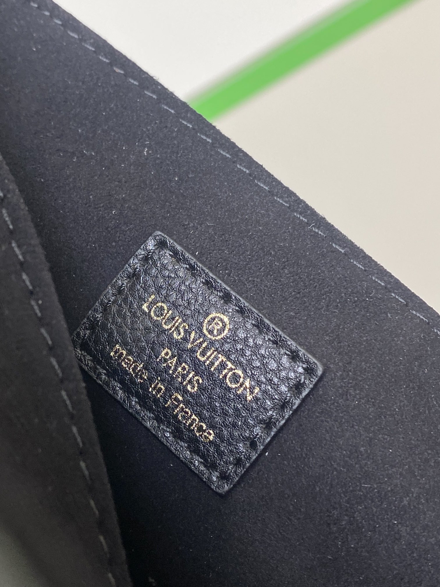 lv m22735 oxF0rd 8.7 x 6.3 x 3.7 inches