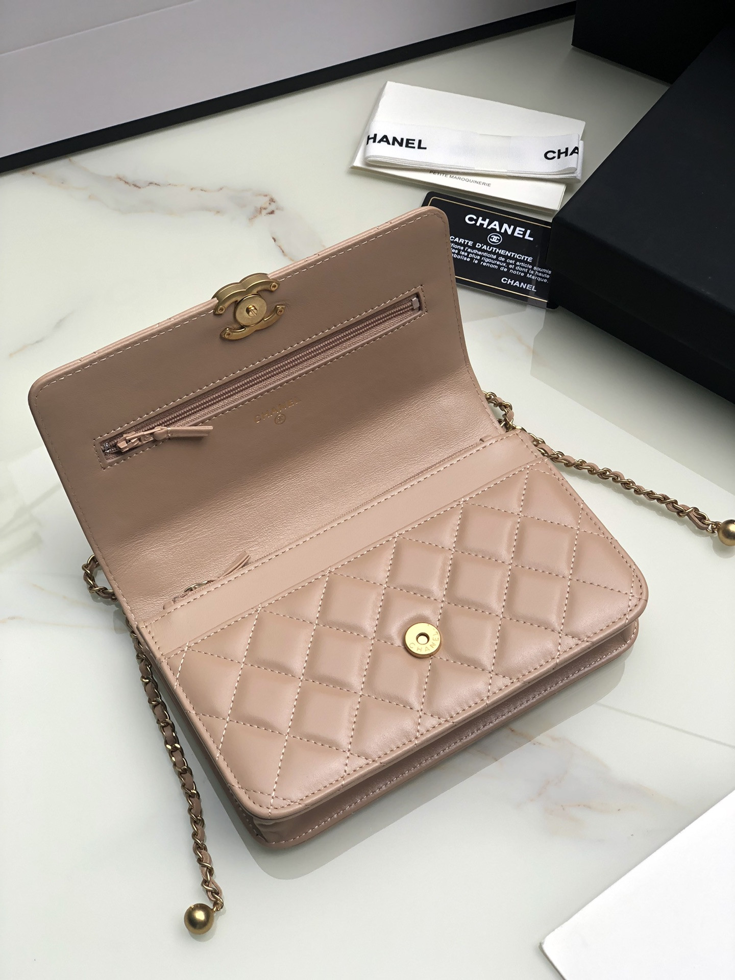 Ch**el CLASSIC WALLET ON CHAIN Pink 4.8 × 7.5 × 1.4 in