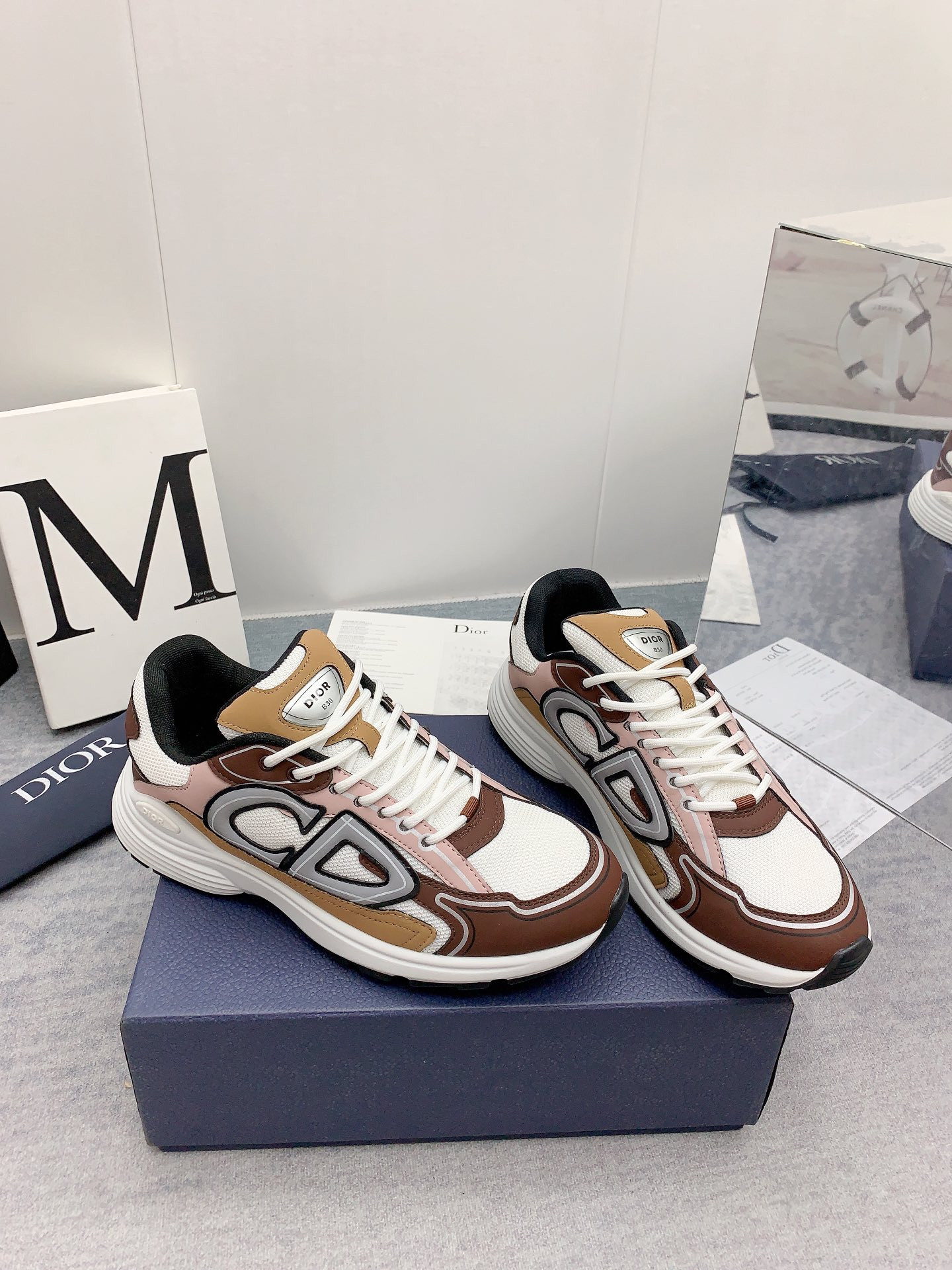 UA D10r B30 White Brown Beige