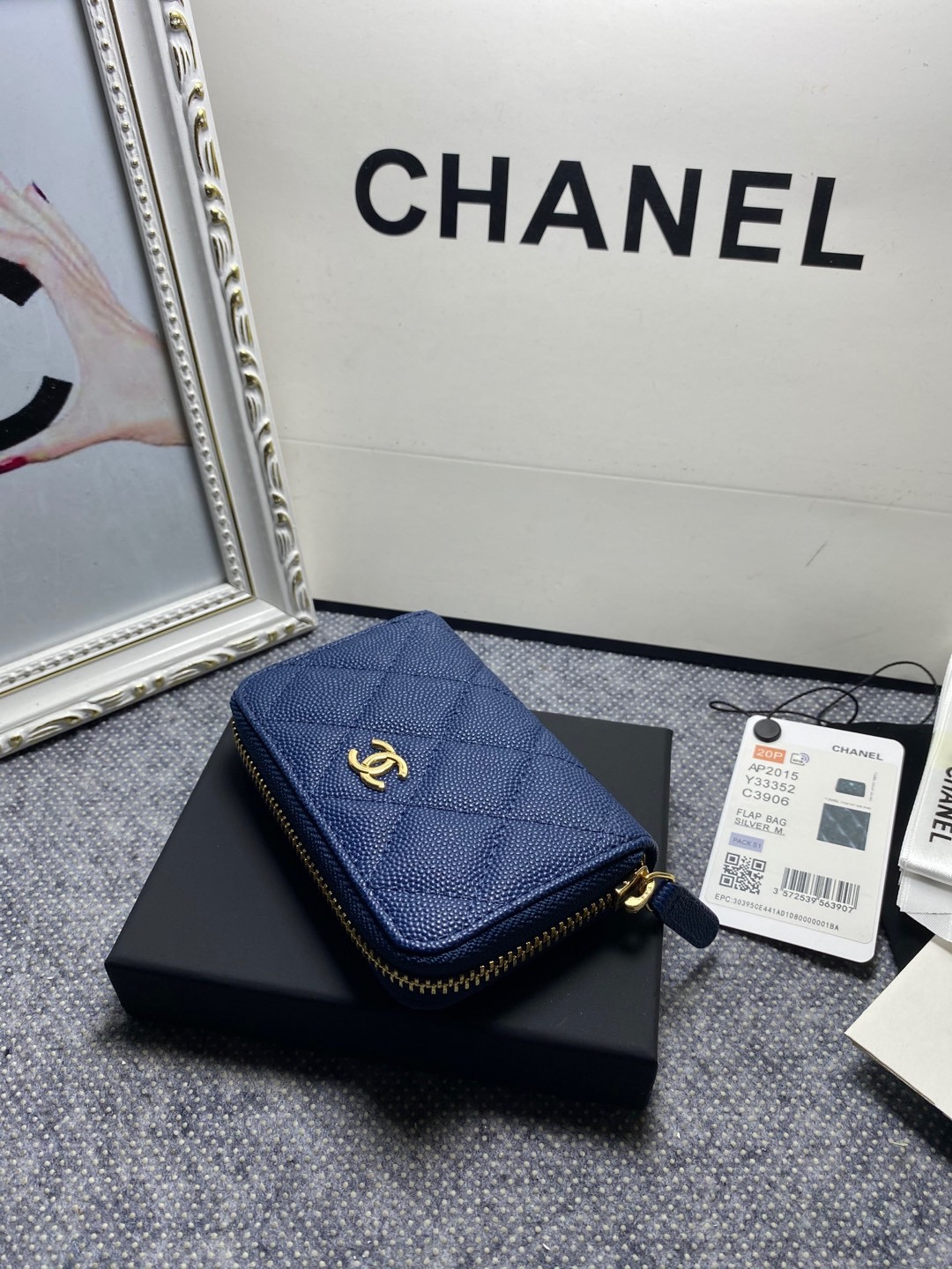 Ch**el ZIPPED COIN PURSE 7.5x 11x 2.5cm
