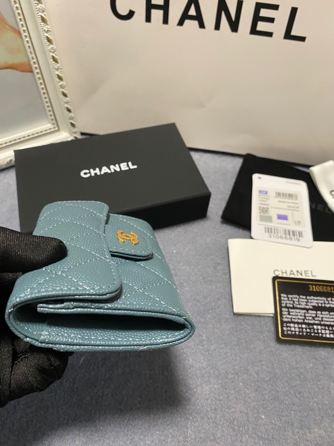 Ch**el card holder 11.3 x 7.5 x 2.5 cm