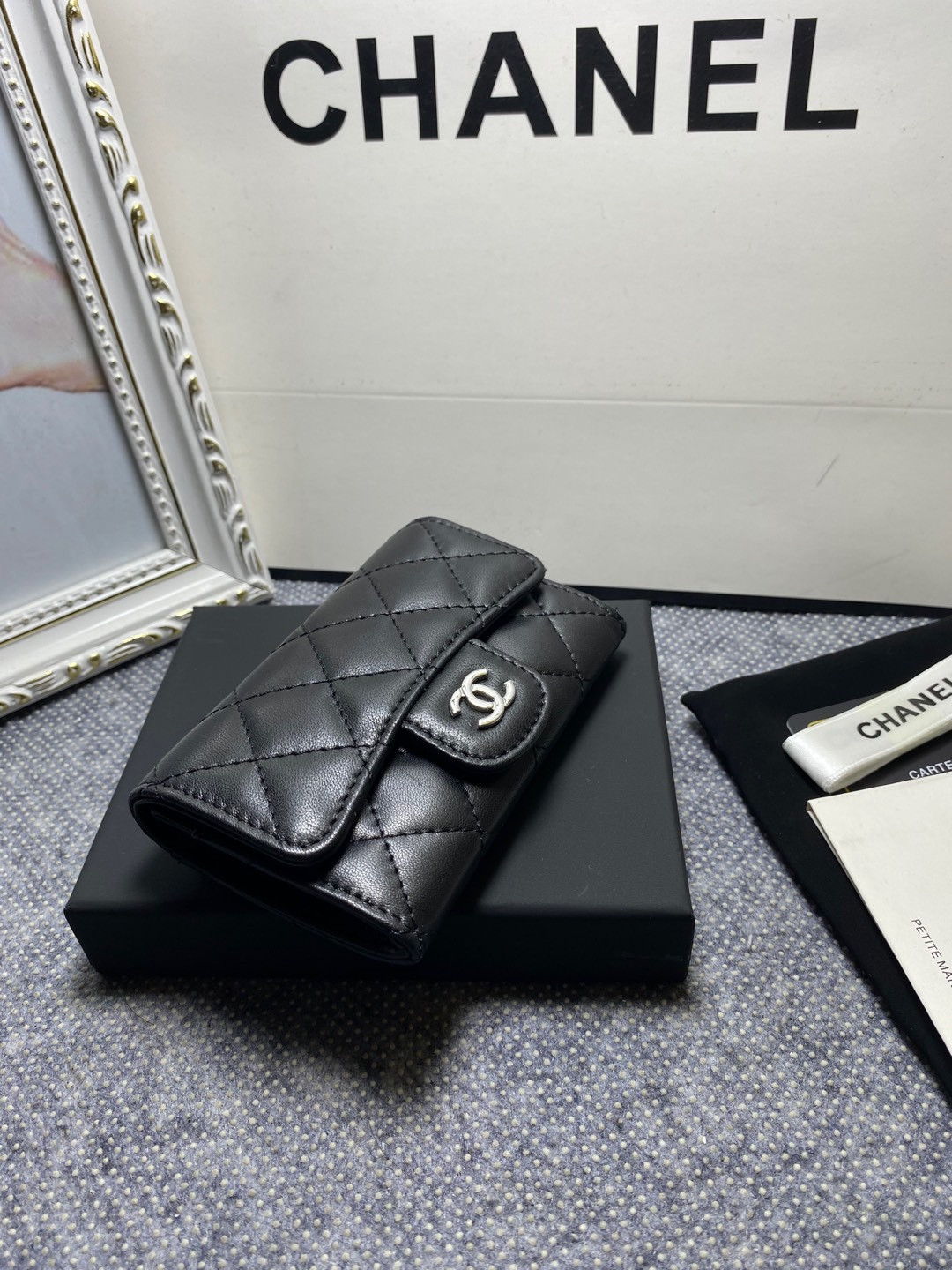 Ch**el card holder 11.3 x 7.5 x 2.5 cm