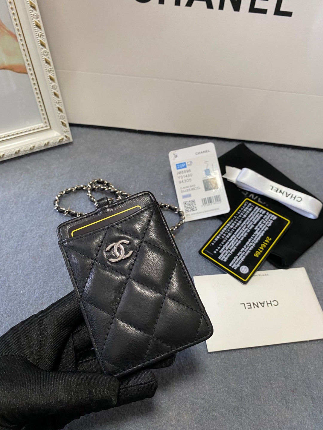 Ch**el CARD HOLDER 10.5 x7 x  0.5cm