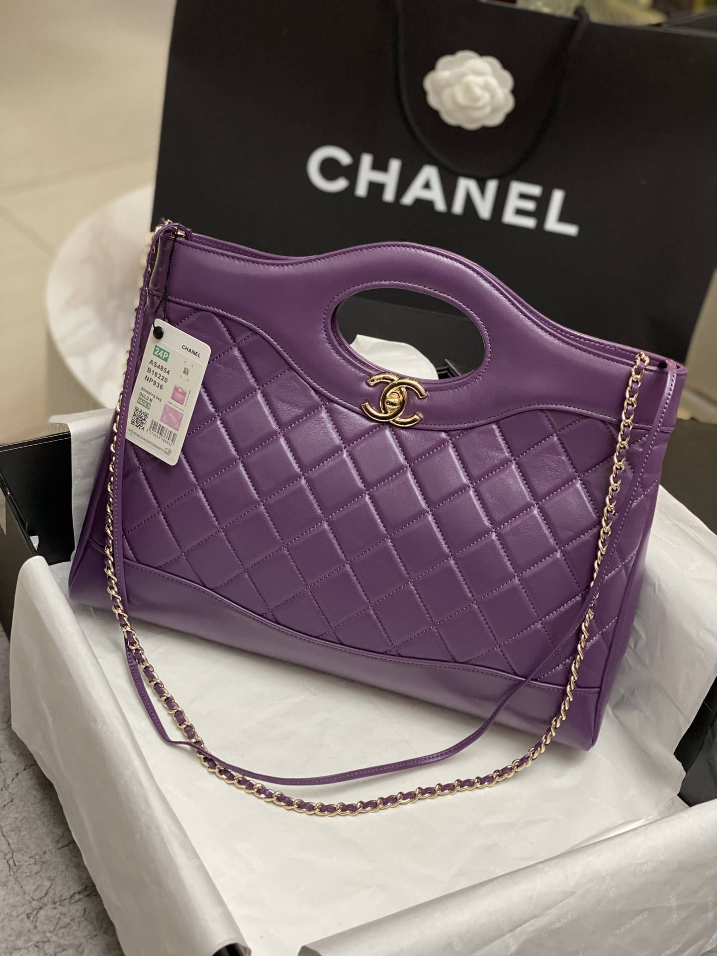 Ch**el  SHOPPING BAG Shiny Lambskin & Gold-Tone Metal 35x39x8cm