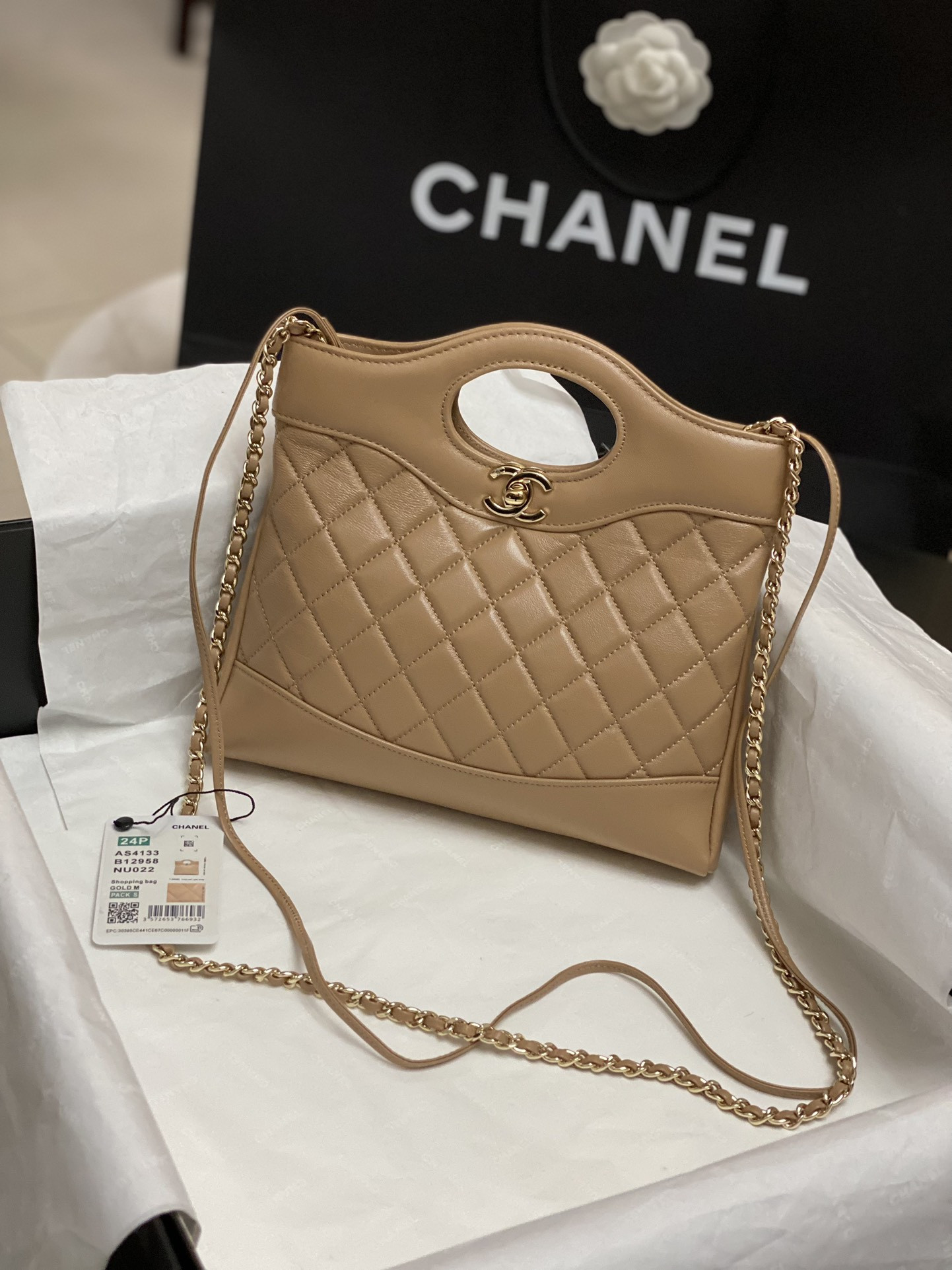 Ch**el MINI SHOPPING BAG Shiny Lambskin & Gold-Tone Metal 22x23x5.5cm