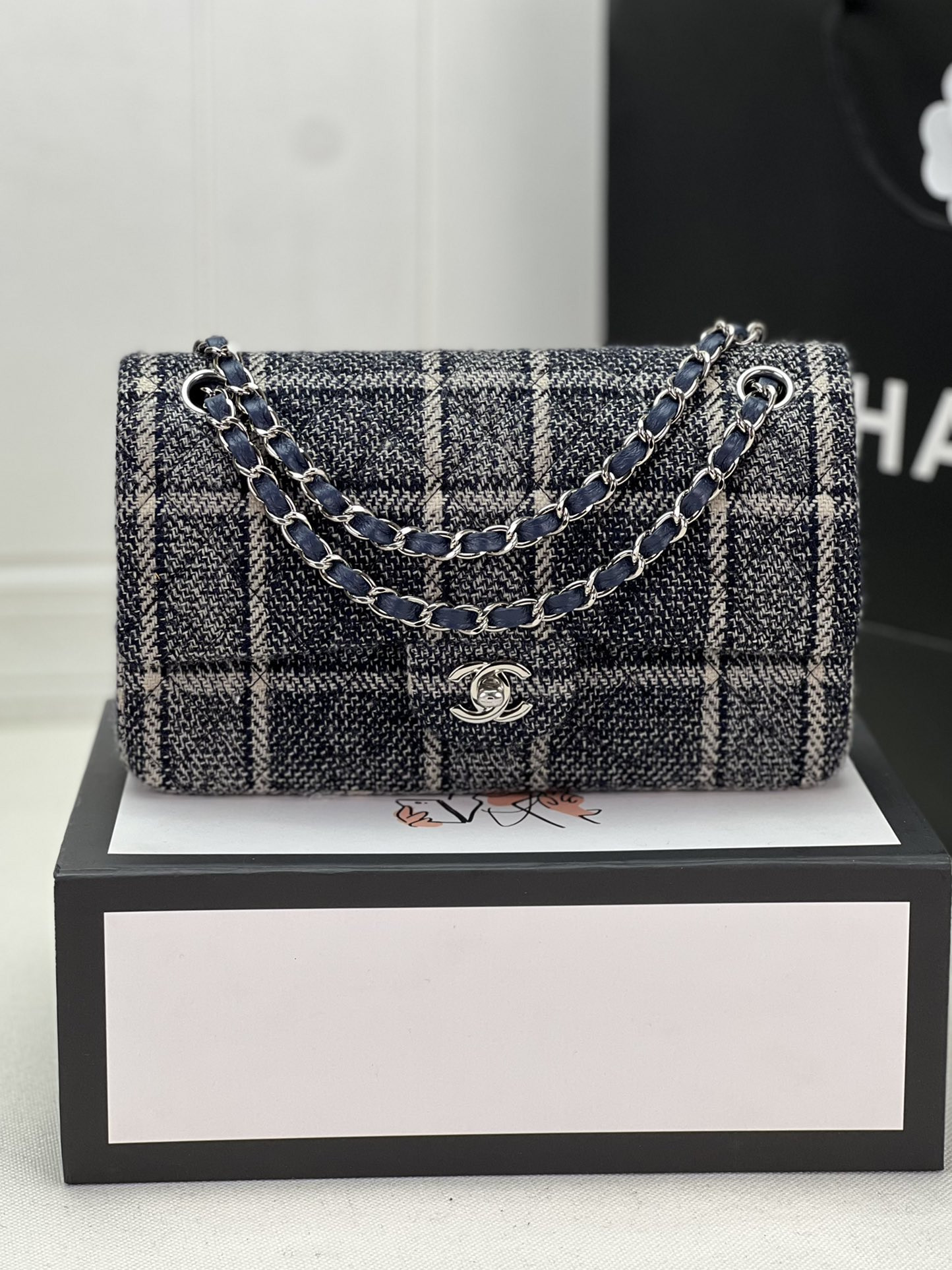 Ch**el CLASSIC 11.12 HANDBAG Tweed & Silver-Tone Metal  6 × 9.9 × 2.5 in