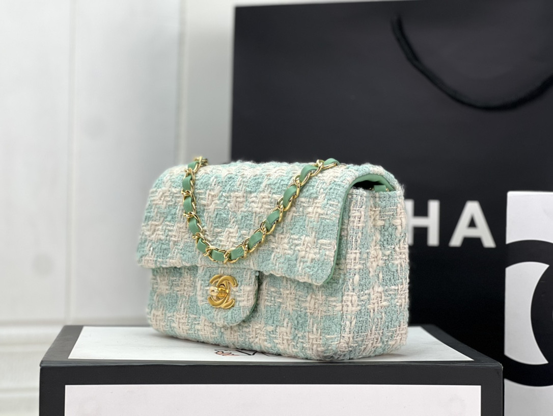 Ch**el MINI CLASSIC 11.12 HANDBAG Tweed & Gold-Tone Metal 4.7 × 7.8 × 2.3 in