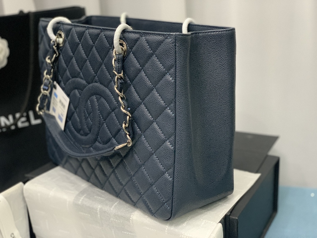 Ch**el GST CAVIAR LEATHER HARDWARE 24X33X13CM