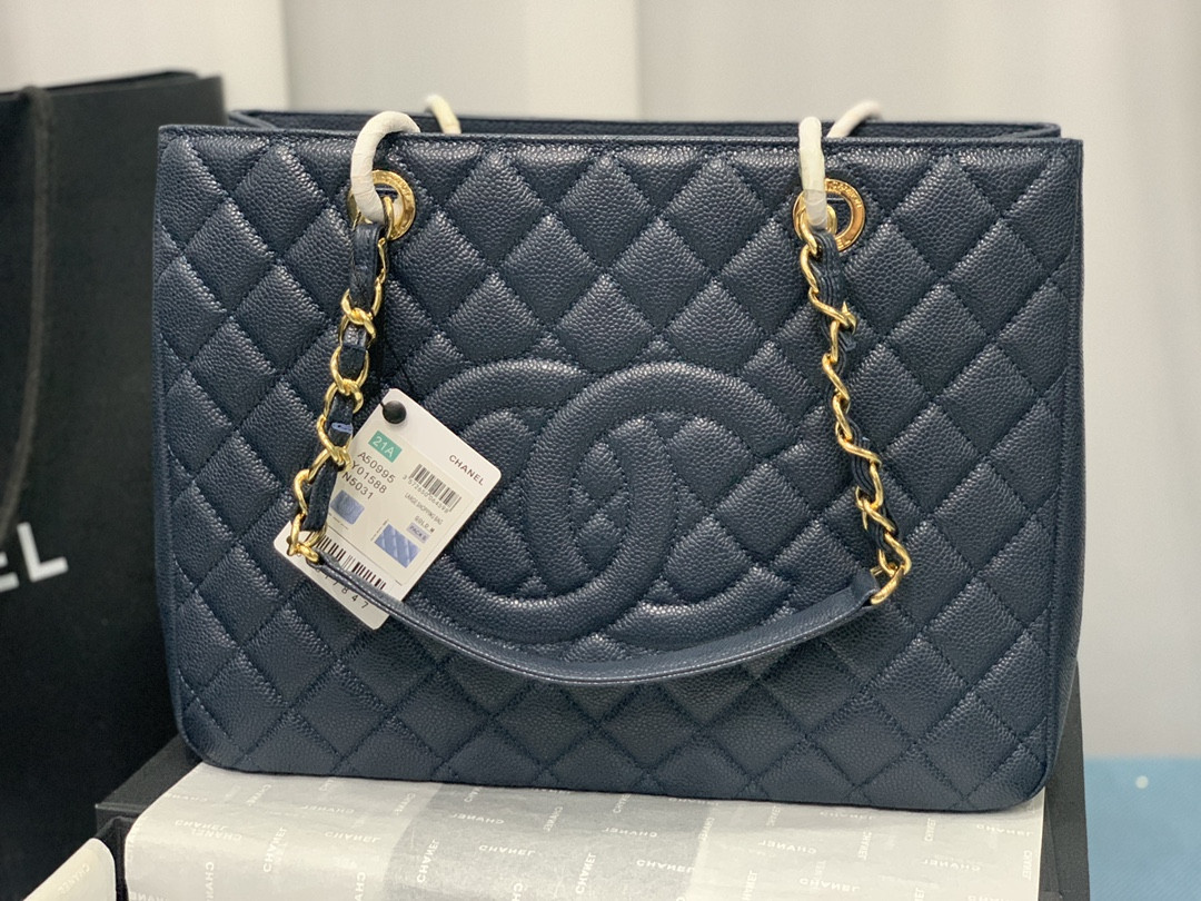 Ch**el GST CAVIAR LEATHER HARDWARE 24X33X13CM
