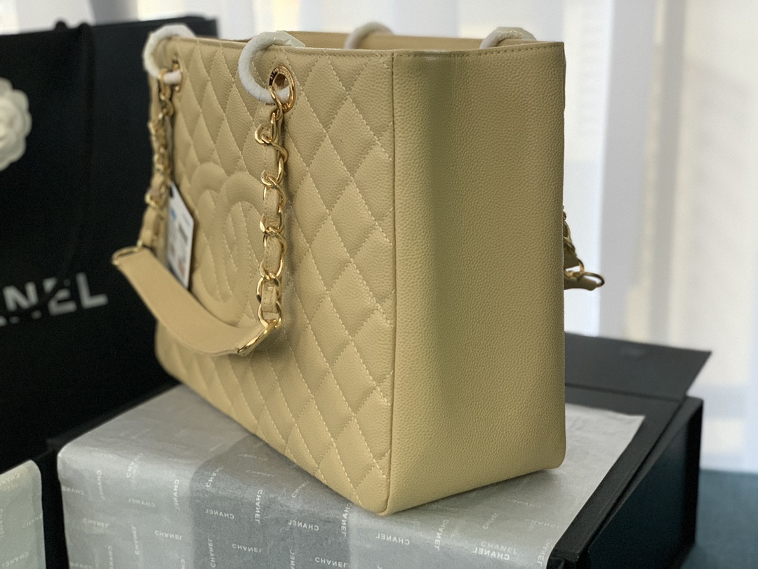 Ch**el GST CAVIAR LEATHER HARDWARE 24X33X13CM