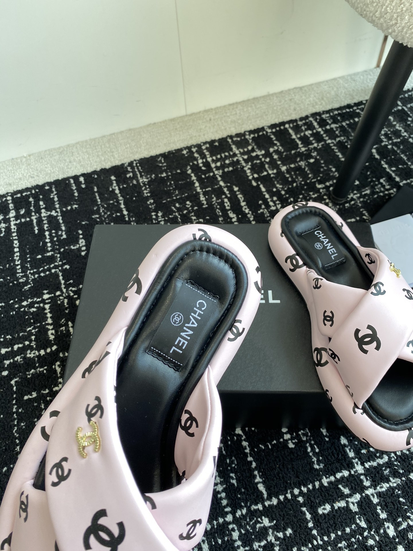 UA Ch**el SLIPPERS