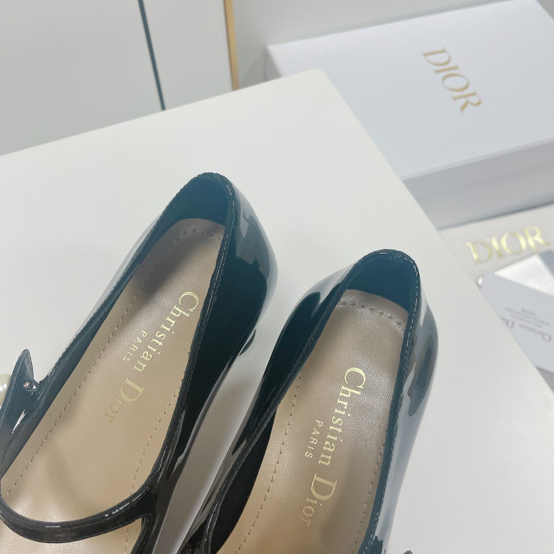 UA Jolie D10r Pump