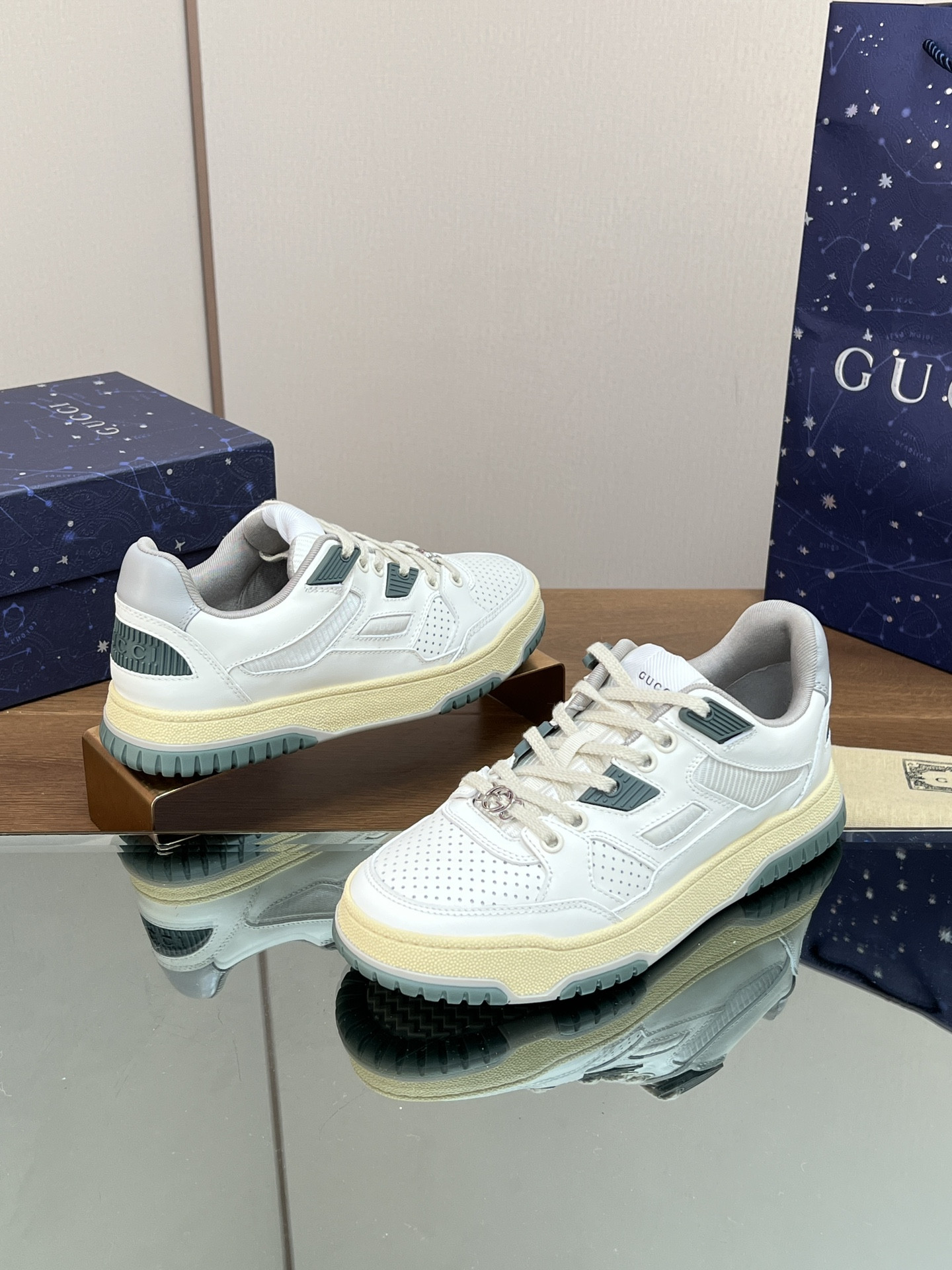 UA Gvc*1 Low-Top SNEAKER