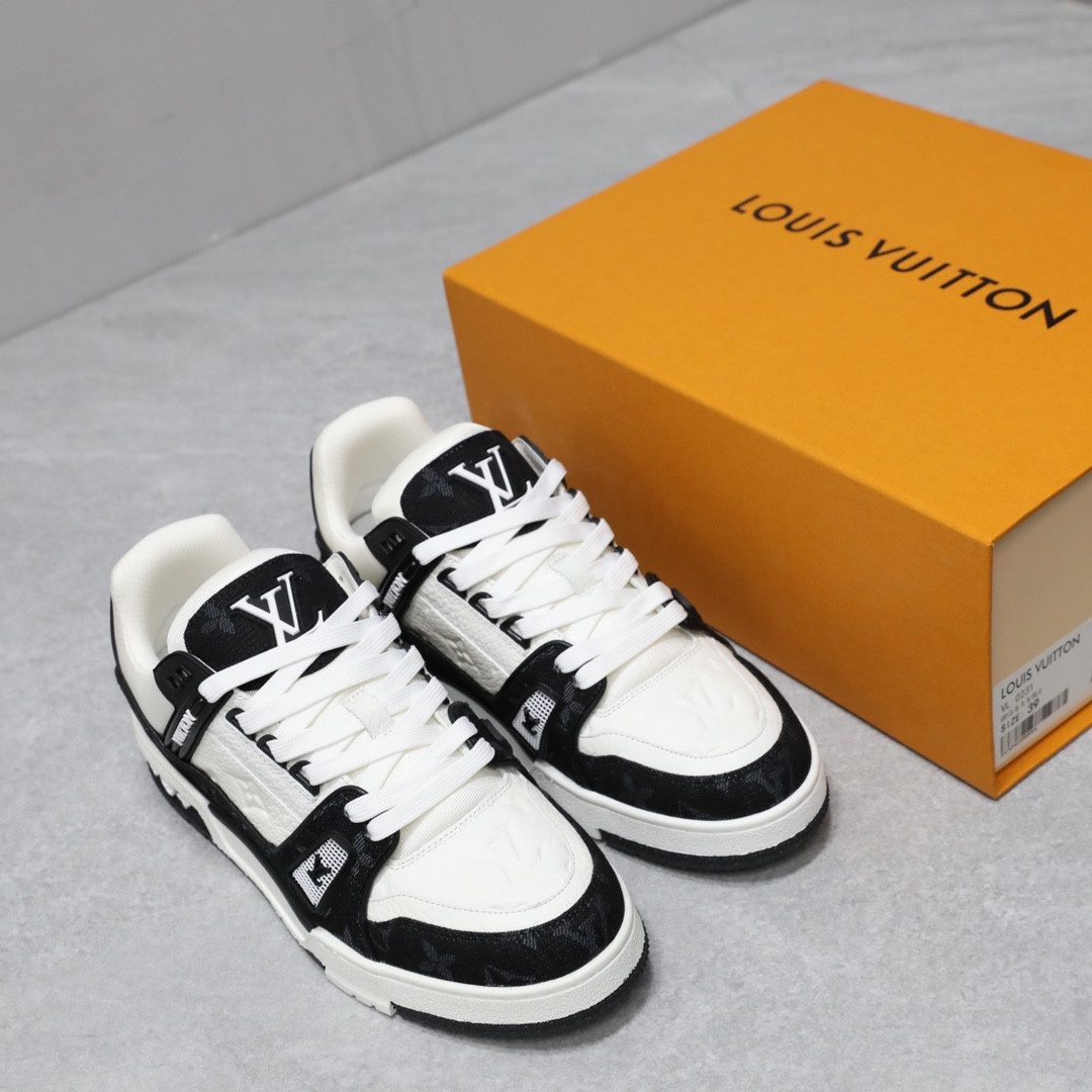 UA LV Trainer Sneaker