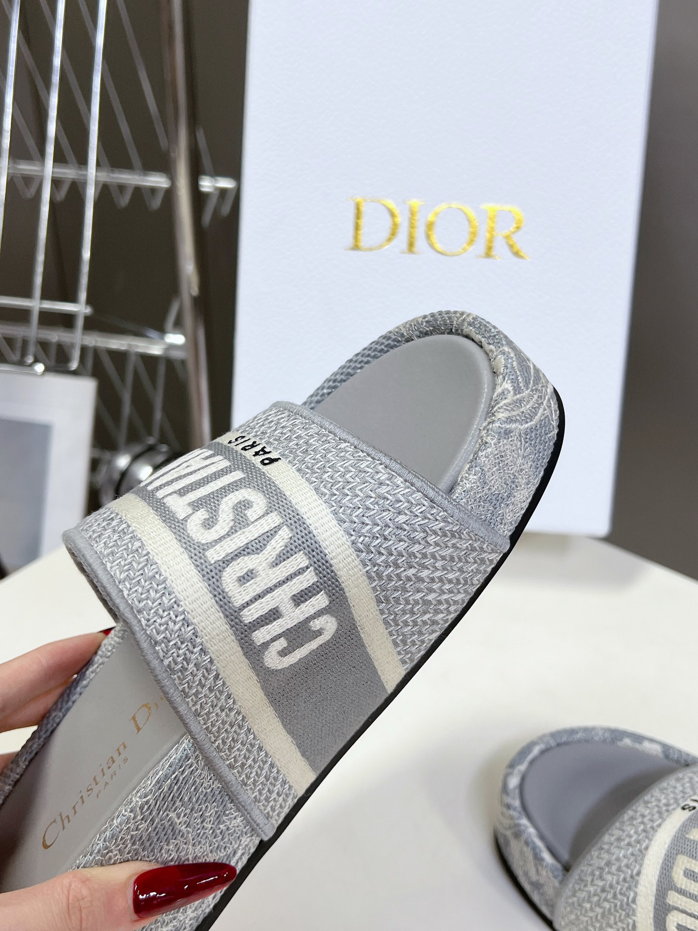 UA D10r Platform Sandals