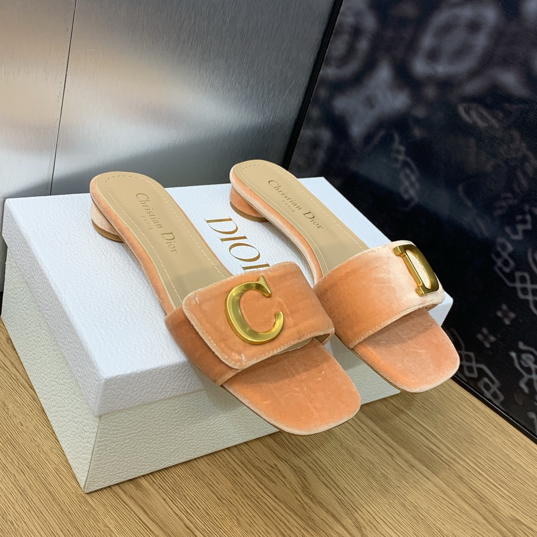 UA D10r Or C'est D10r Slide