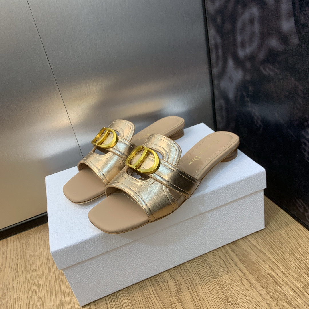 UA D10r 30 Montaigne Slide