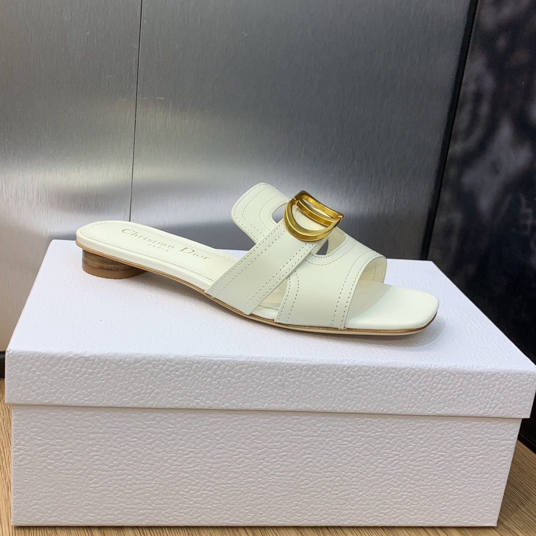 UA D10r 30 Montaigne Slide