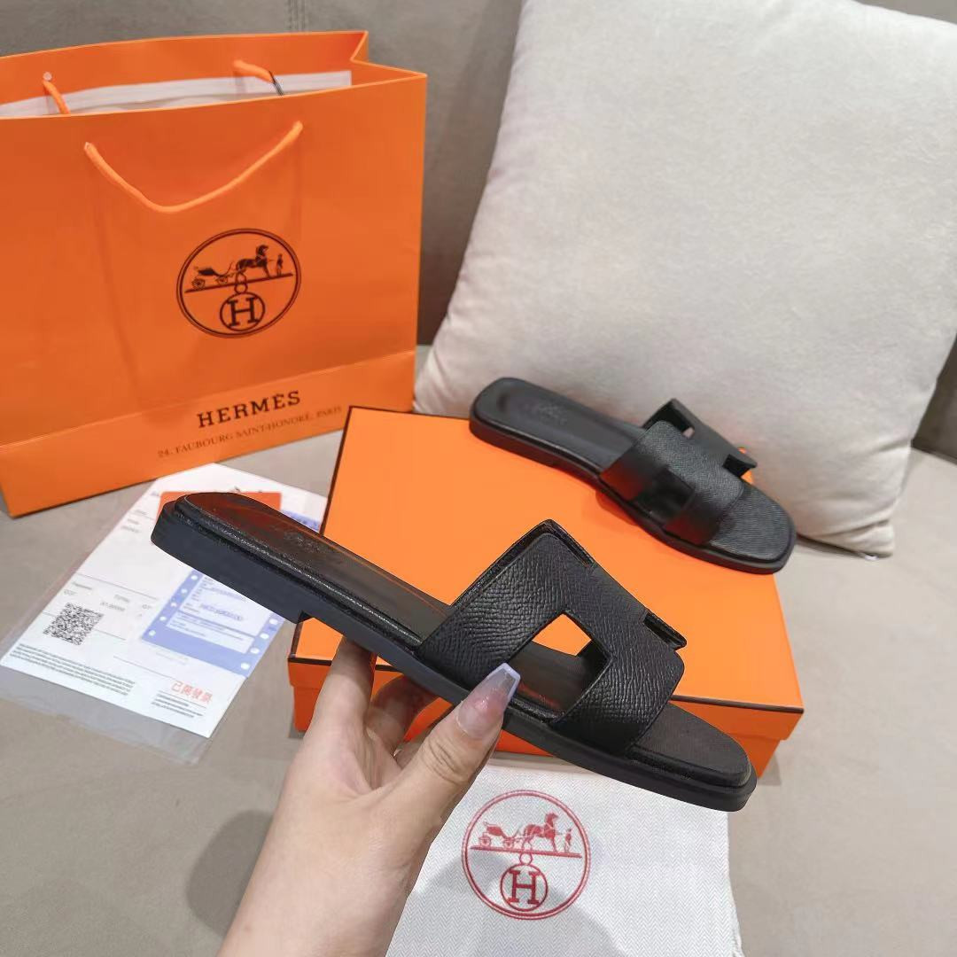 UA H**me5 Oran sandal