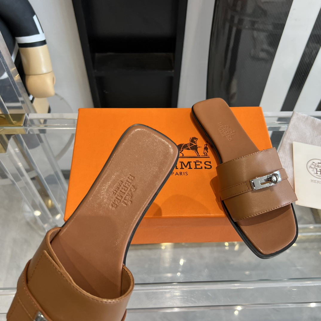 UA H**me5 Giulia sandal