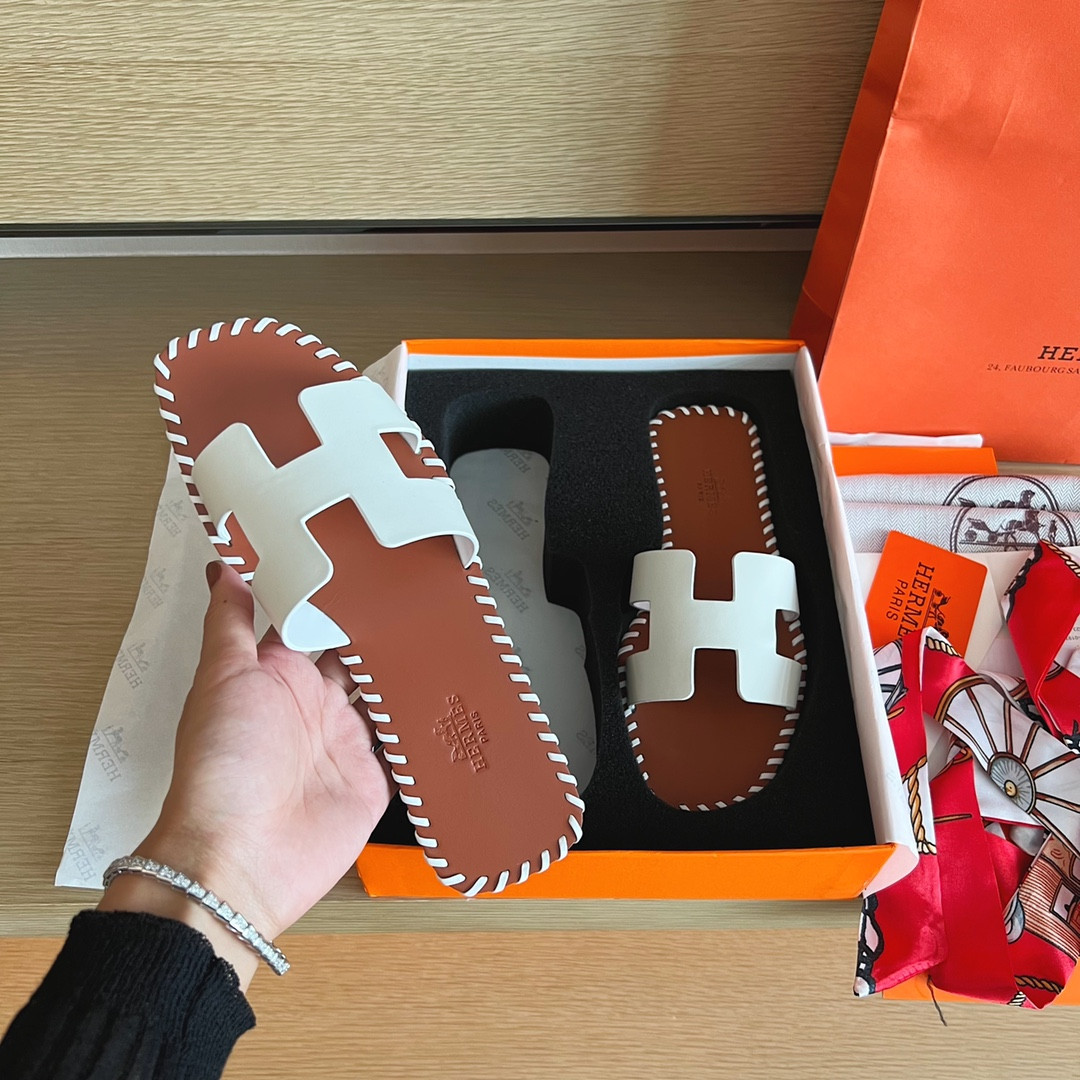 UA H**me5 Oran sandal