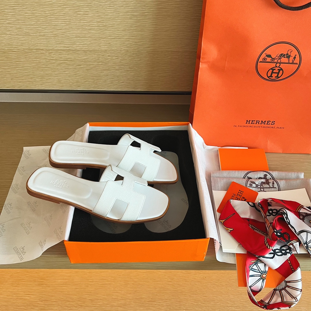UA H**me5 Oran sandal
