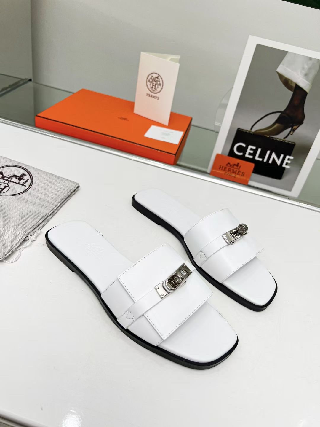 UA H**me5 Giulia sandal