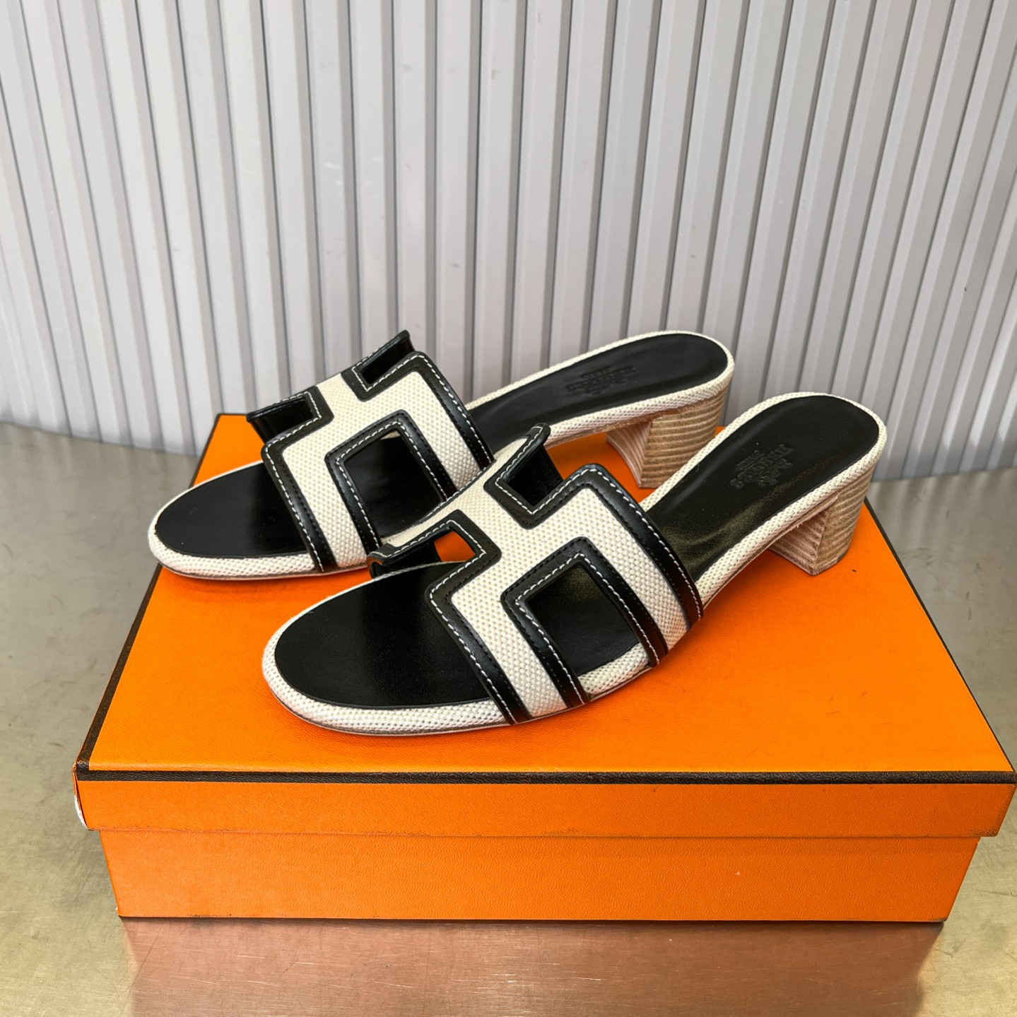 UA H**me5 Oasis sandal