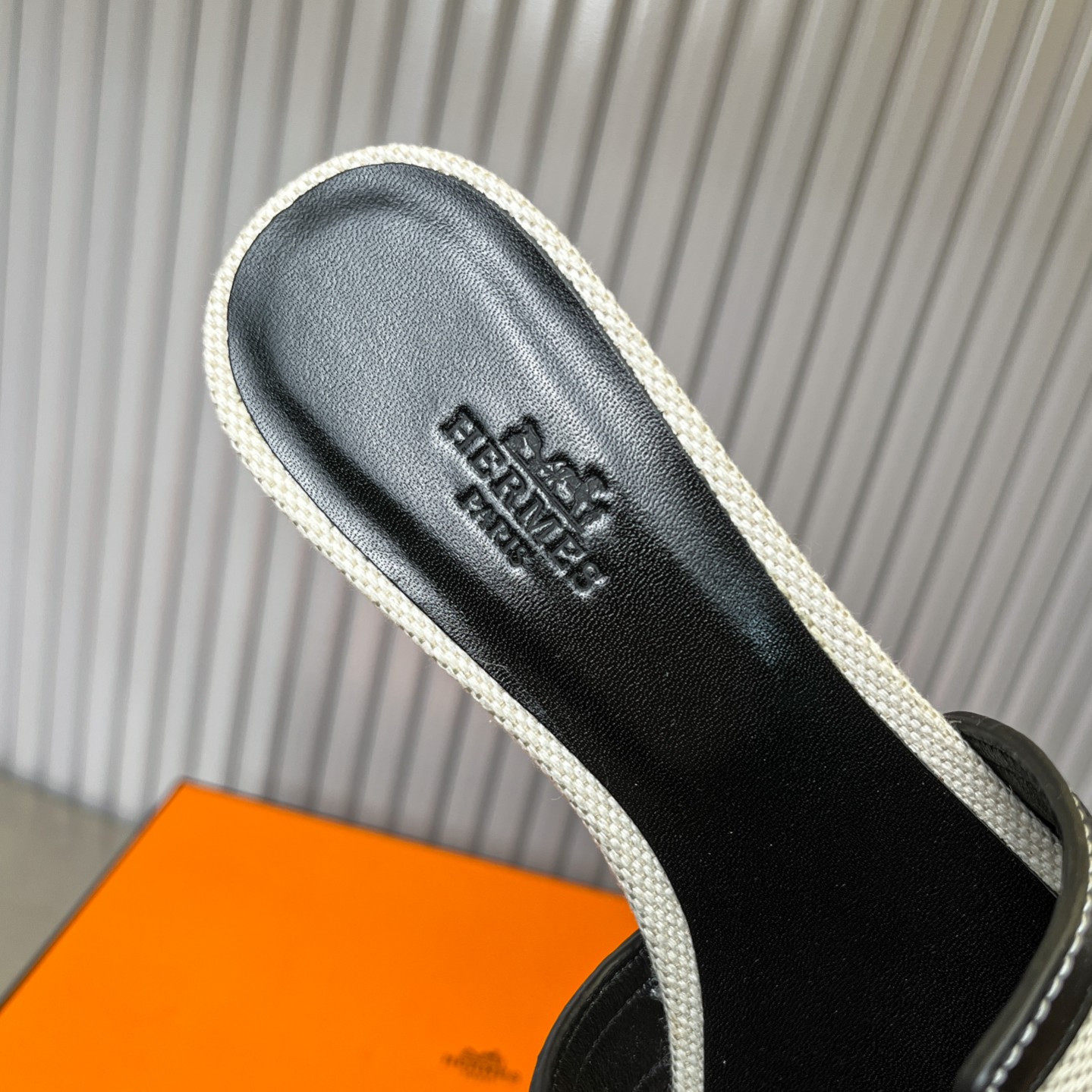 UA H**me5 Oasis sandal