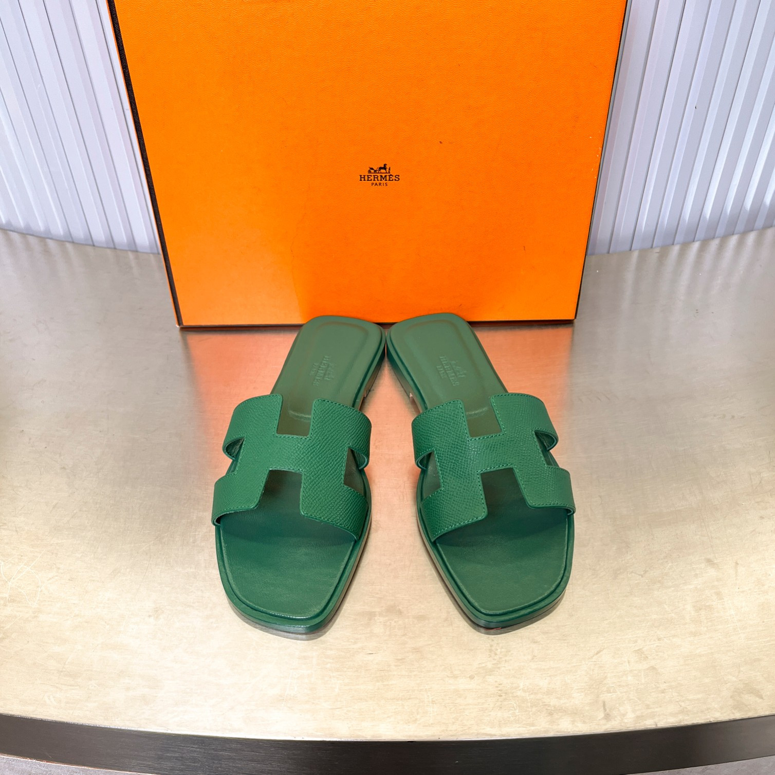 UA H**me5 Oran sandal