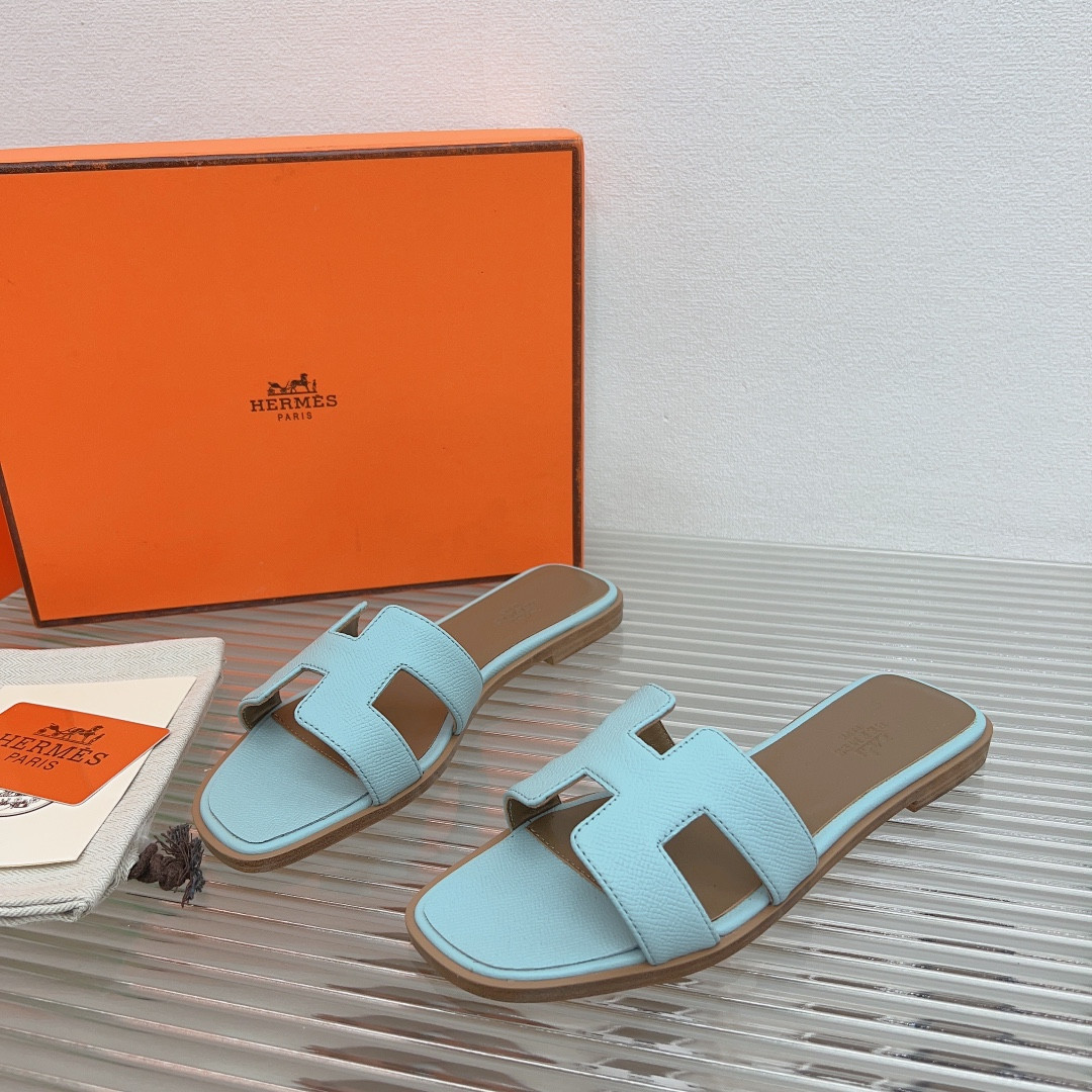 UA H**me5 Oran sandal