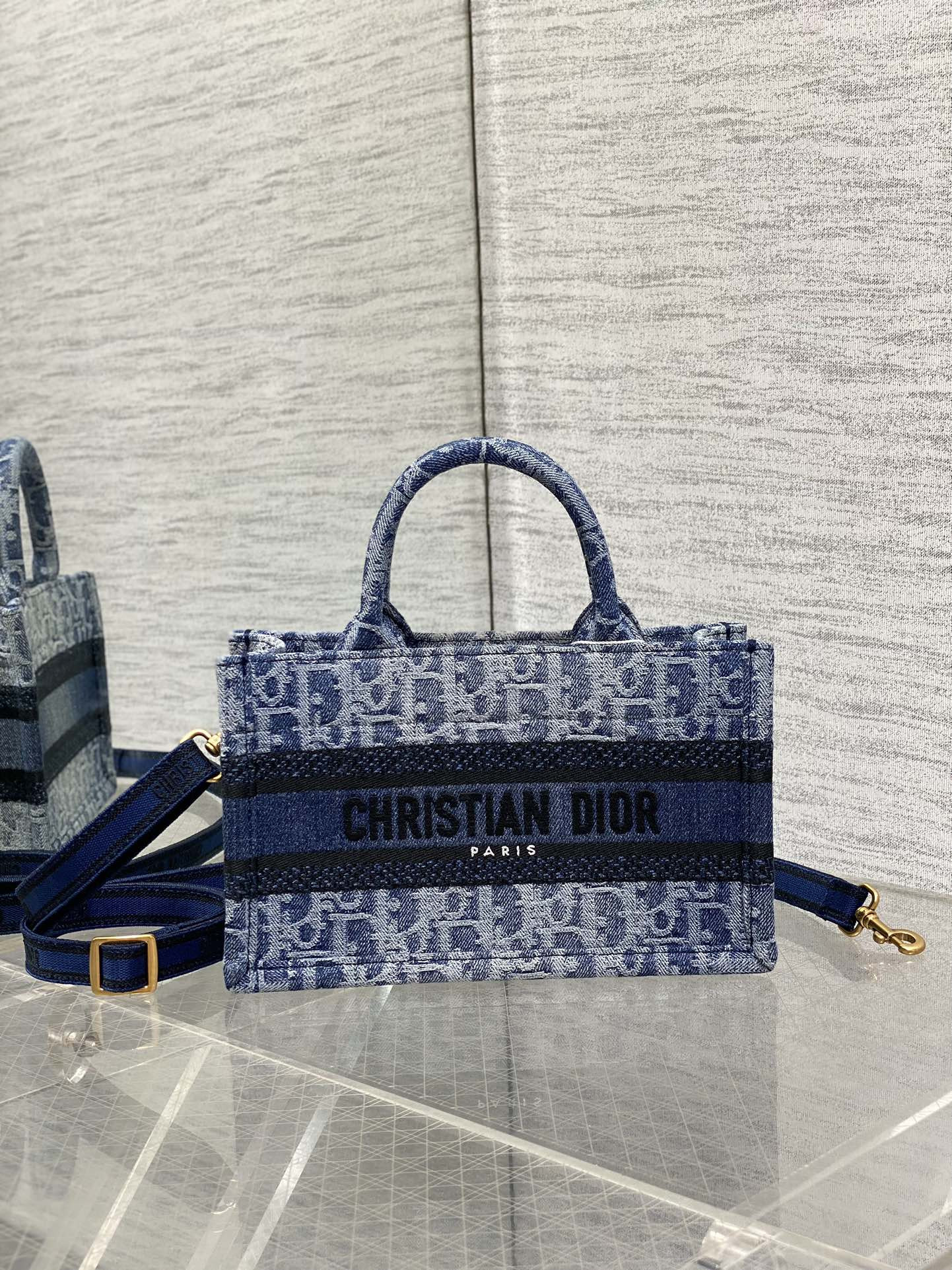 mini d10r book tote blue De*1m d10r oblique jacquard 21.5 x 13 x 7.5 cm