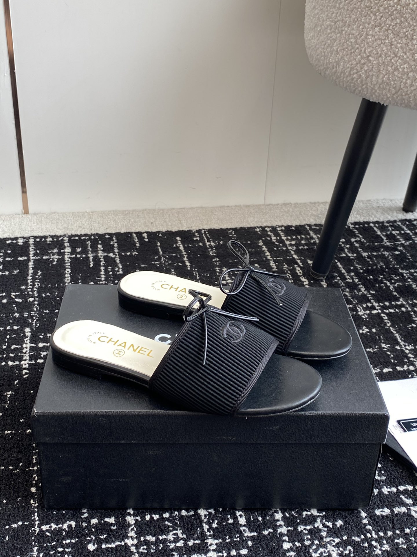 UA Ch**el WOMEN'S SLIDES