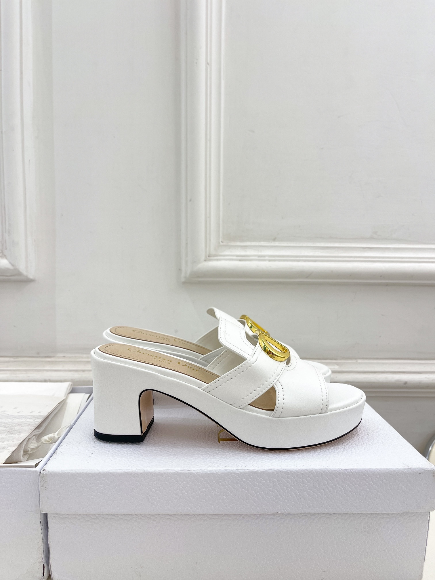 UA D10r 30 Montaigne Platform Slide