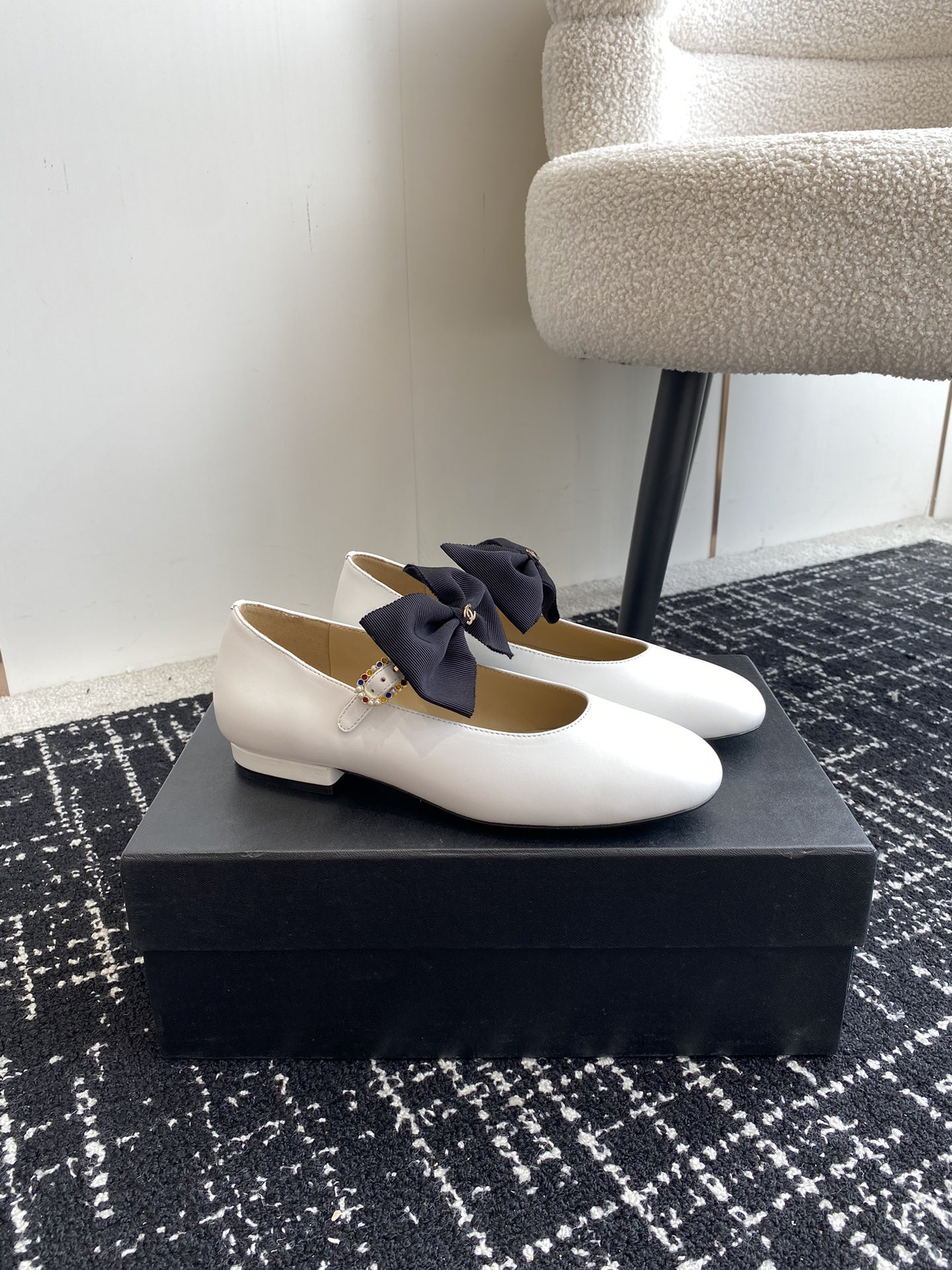 UA Ch**el MARY JANES FLAT