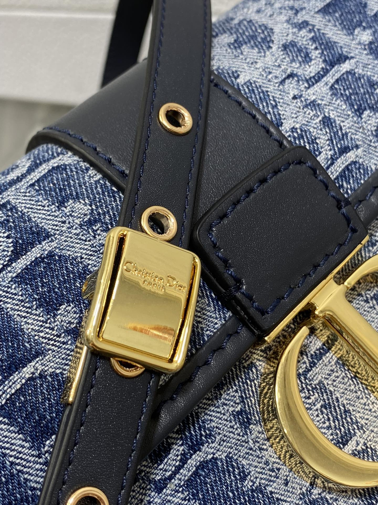 d10r 30 montaigne east-west bag with chain blue De*1m d10r oblique jacquard  21 x 12 x 6 cm