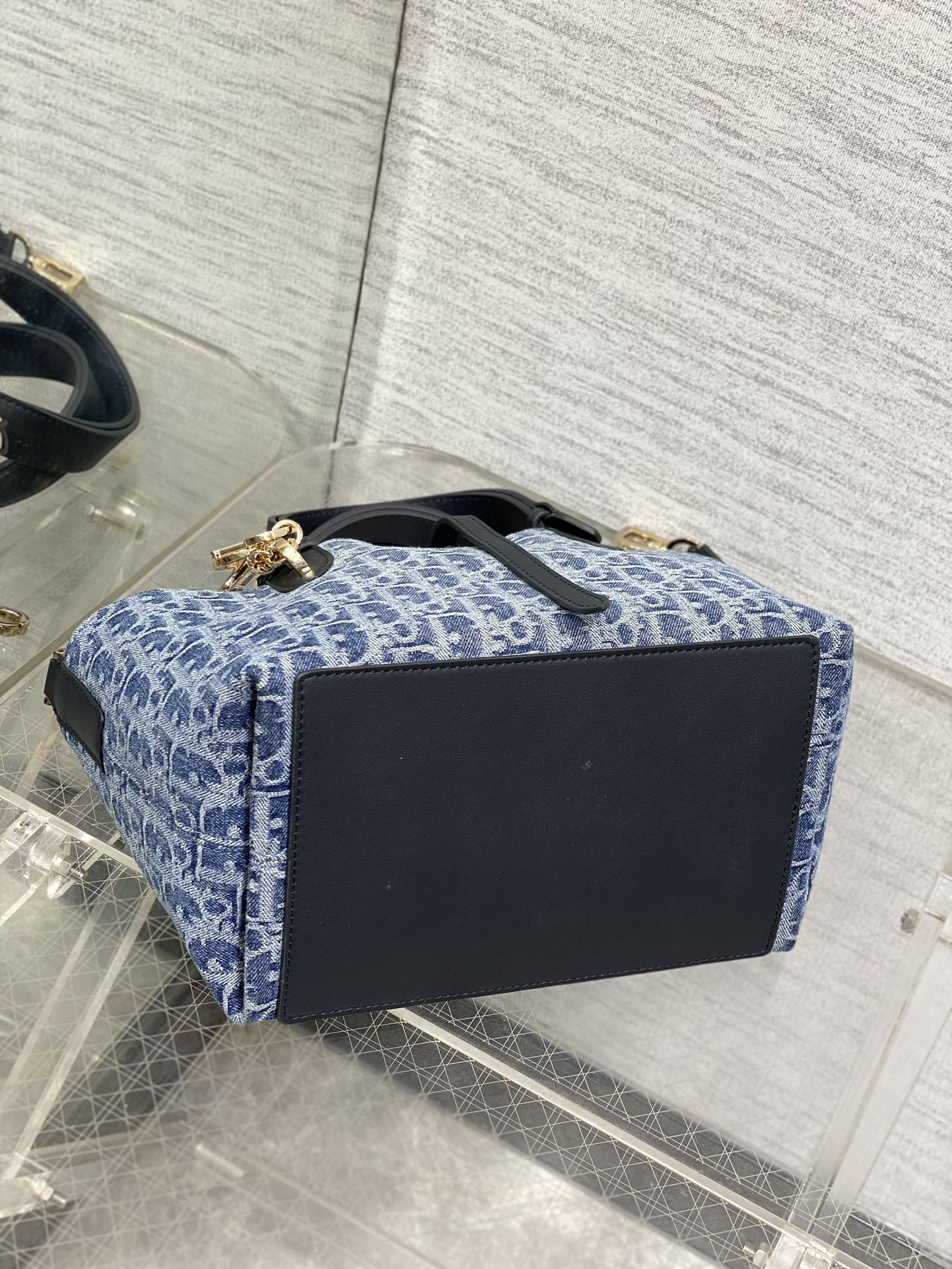 small d10r toujours bag  blue De*1m d10r oblique jacquard 23 x15 x15cm
