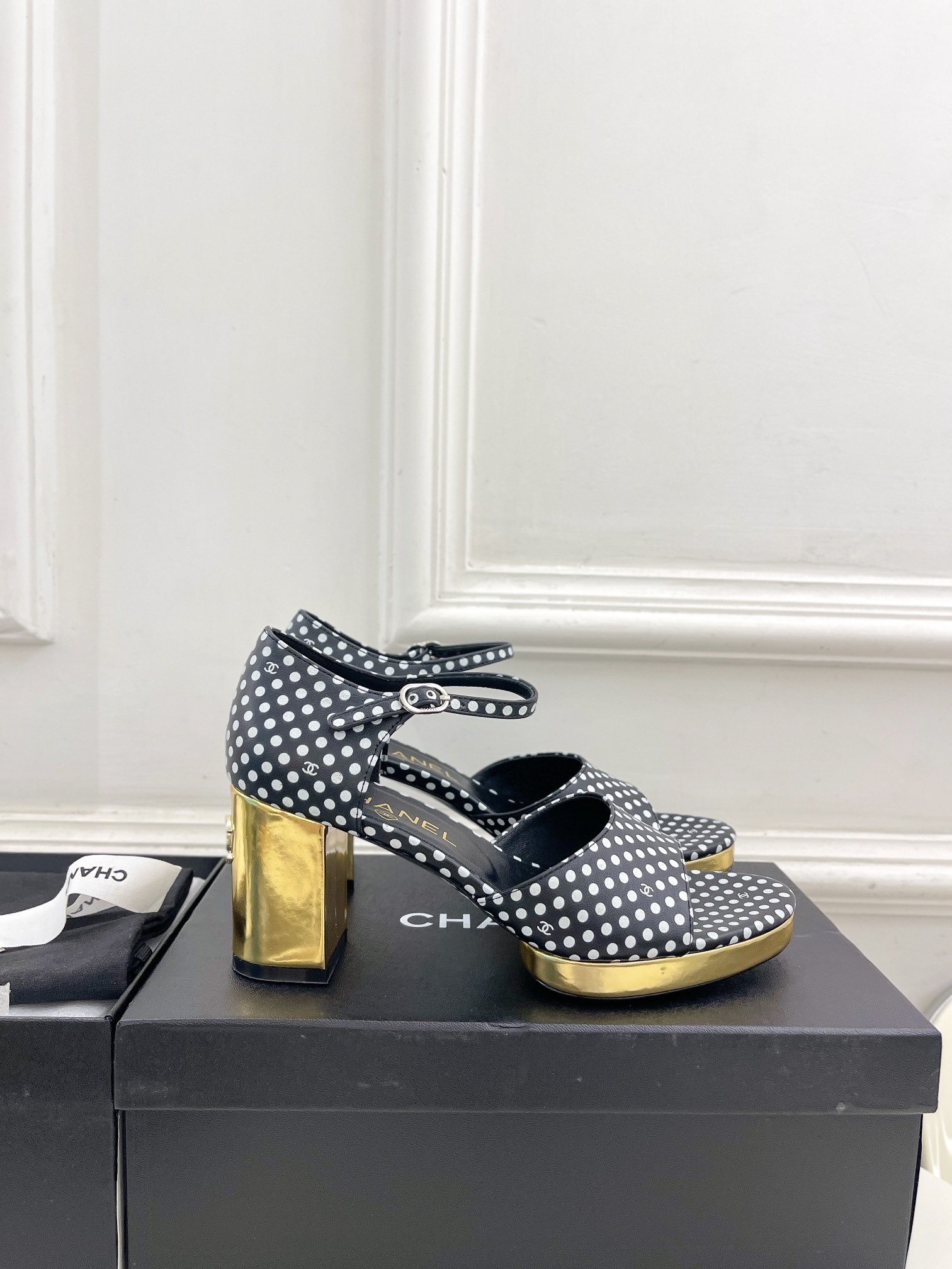 UA Ch**el HEELED SANDALS