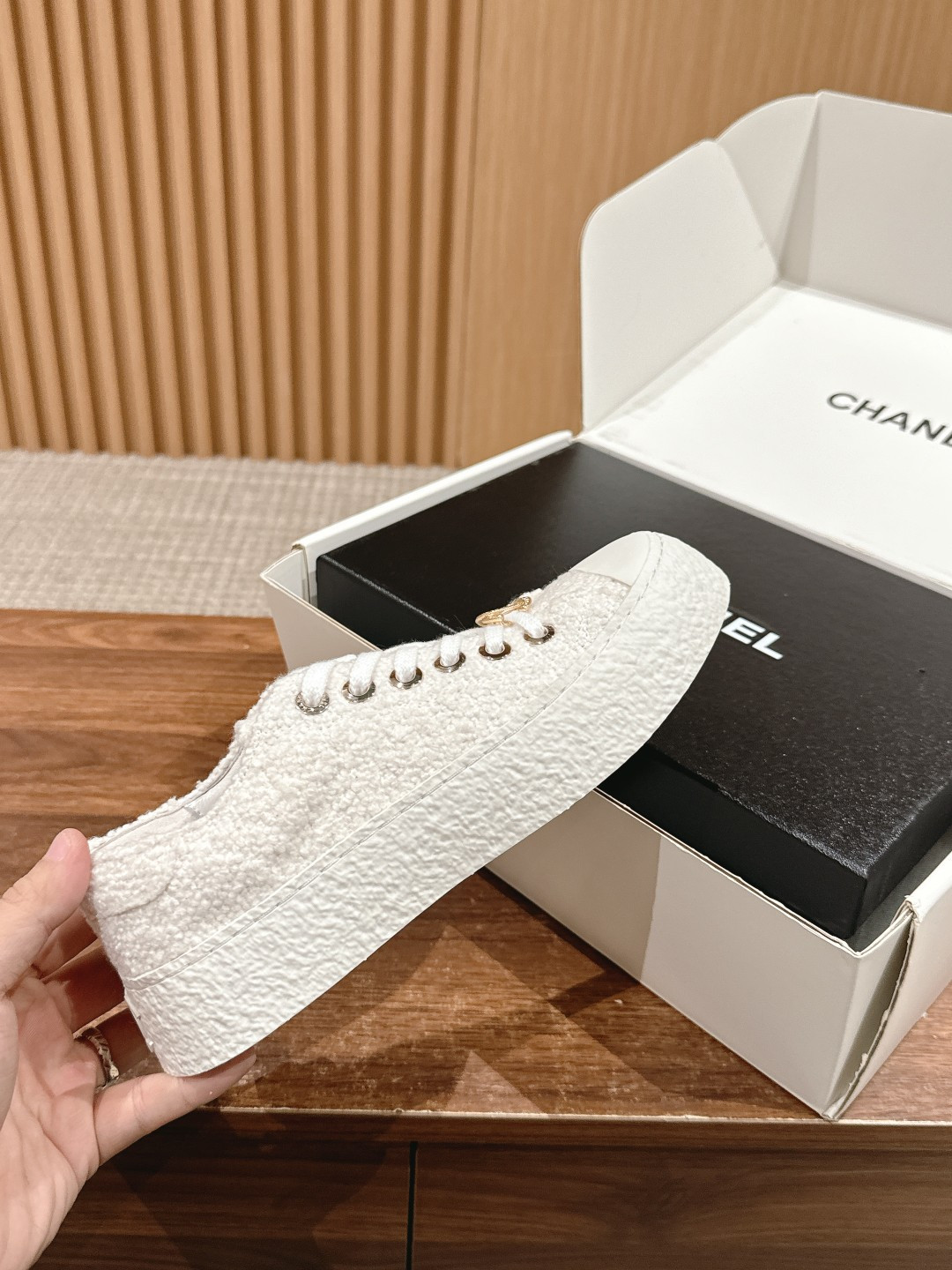 UA Ch**el SNEAKER