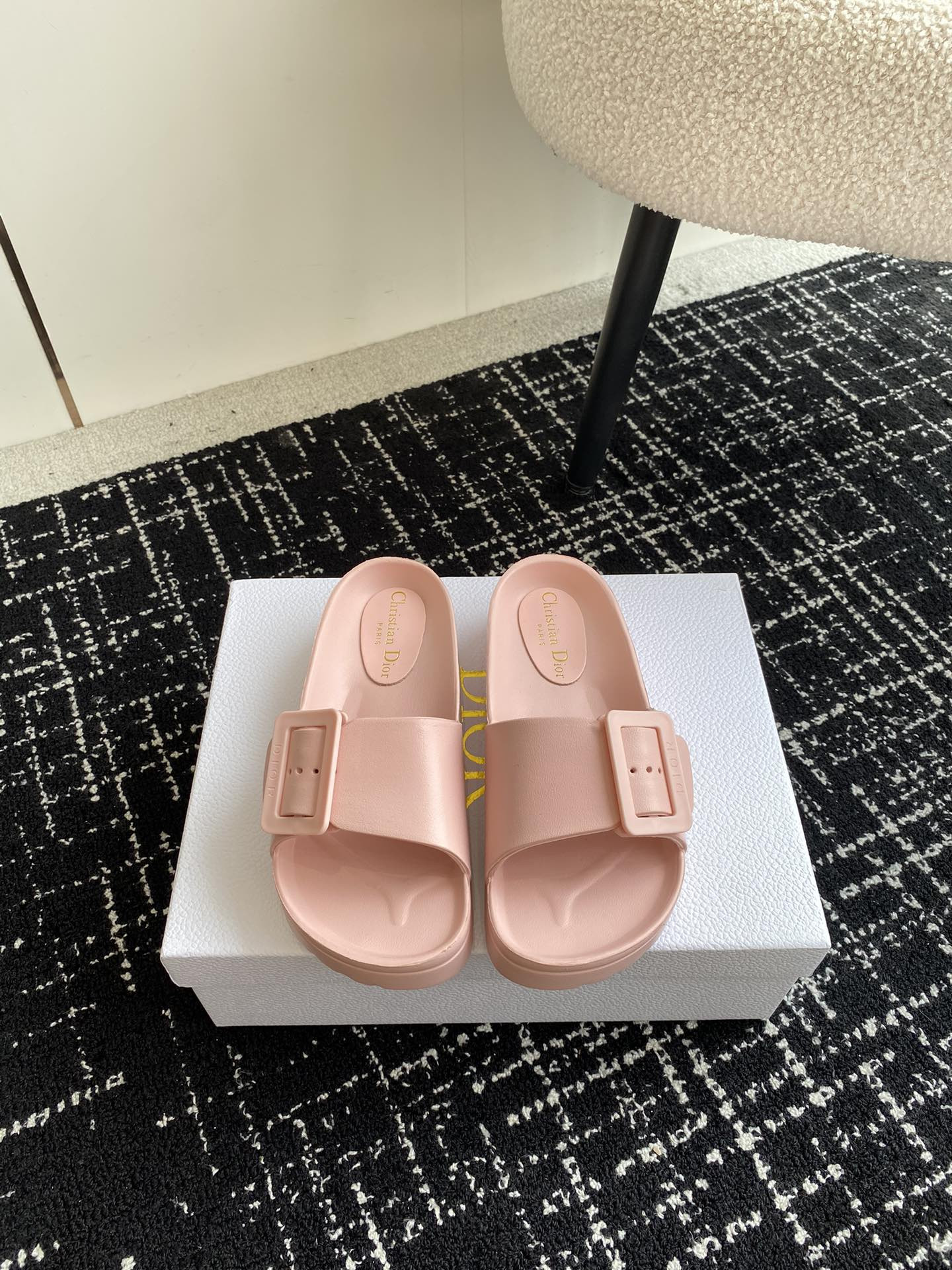 UA D10r Slide