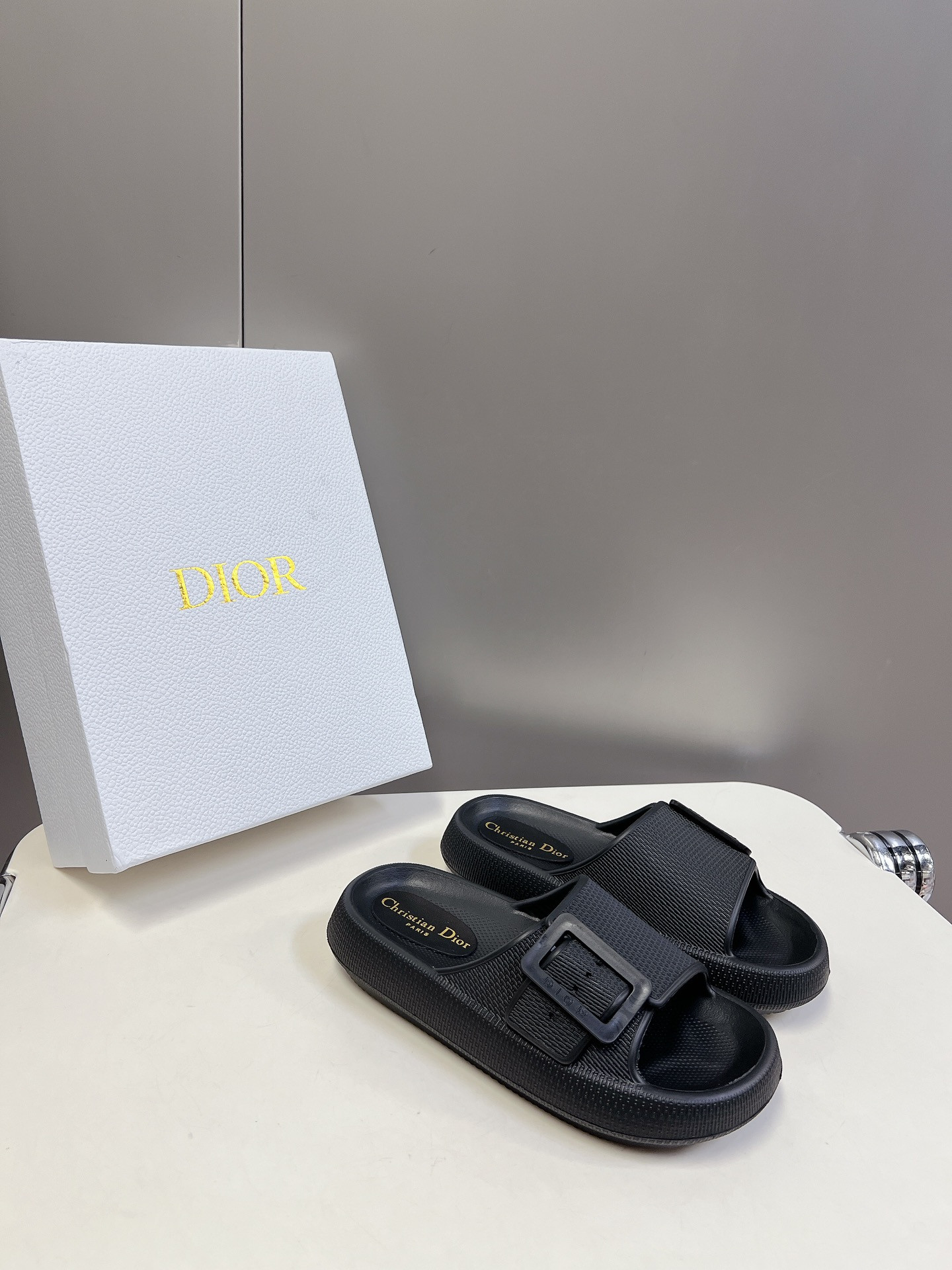 UA D10r Slide