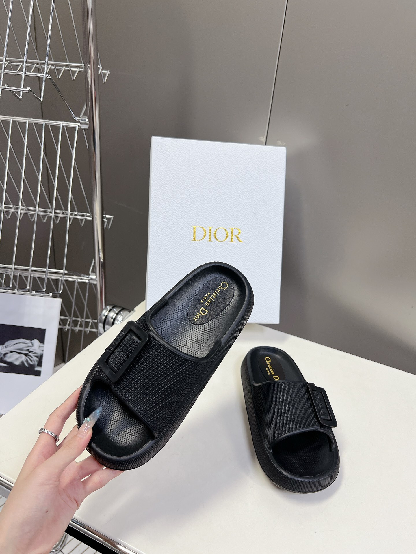 UA D10r Slide